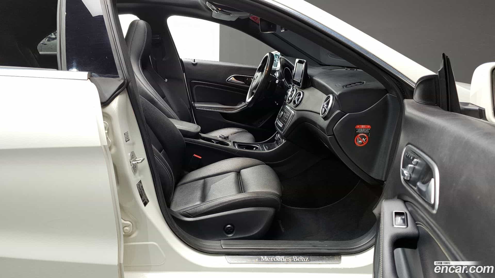 CLA-Class Mercedes-Benz 2018.0-OPTION-015