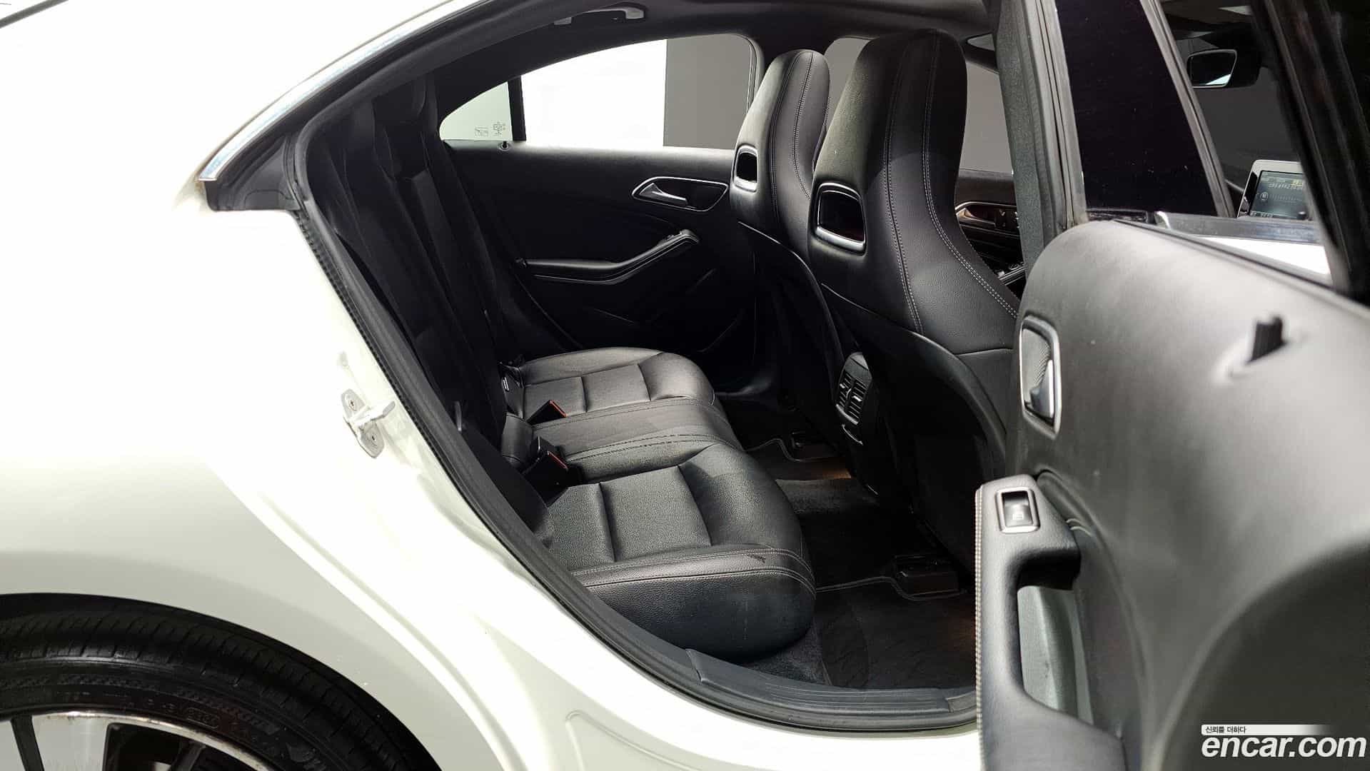 CLA-Class Mercedes-Benz 2018.0-OPTION-016