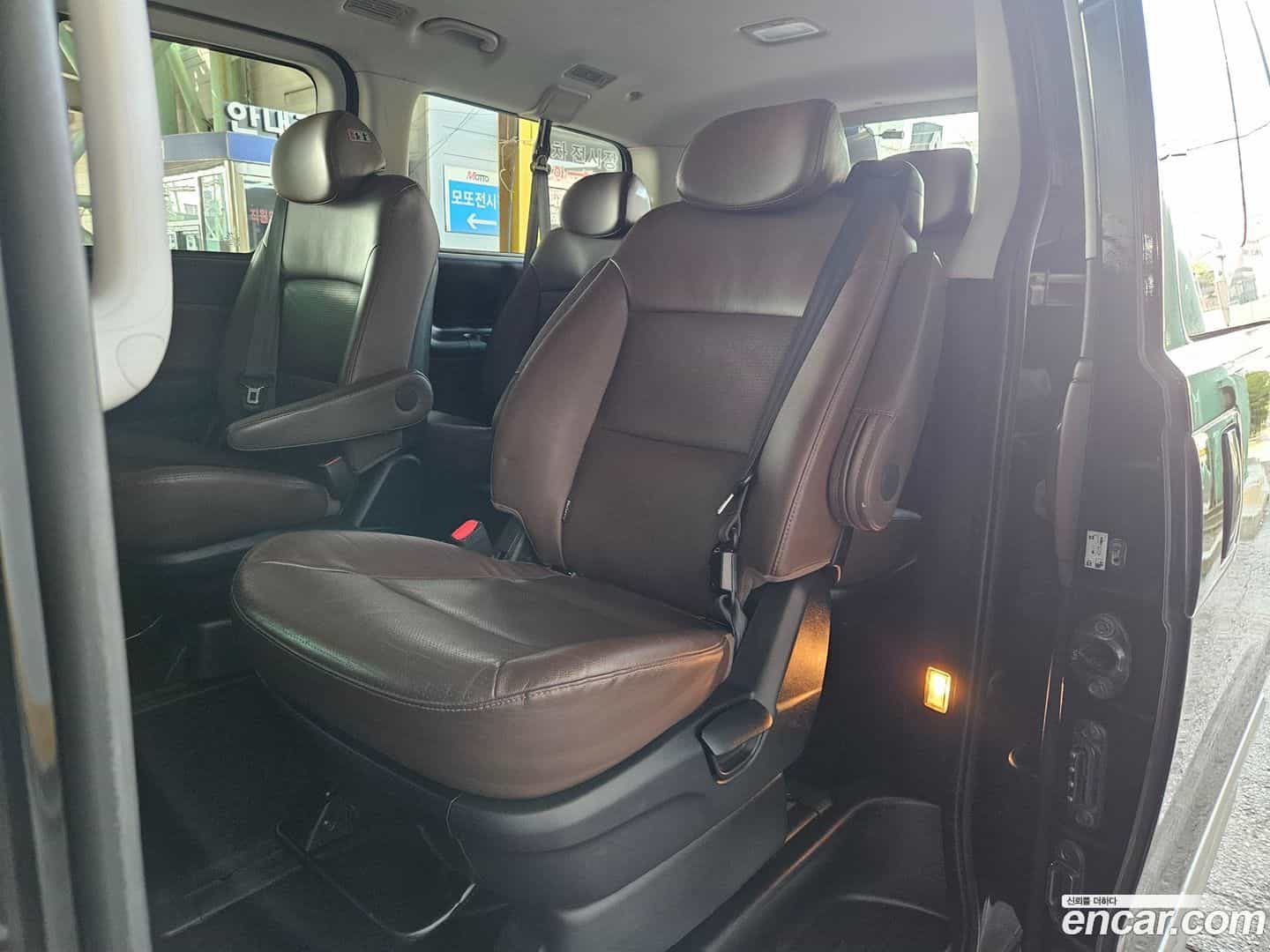 Starex Hyundai 2018.6-OPTION-020