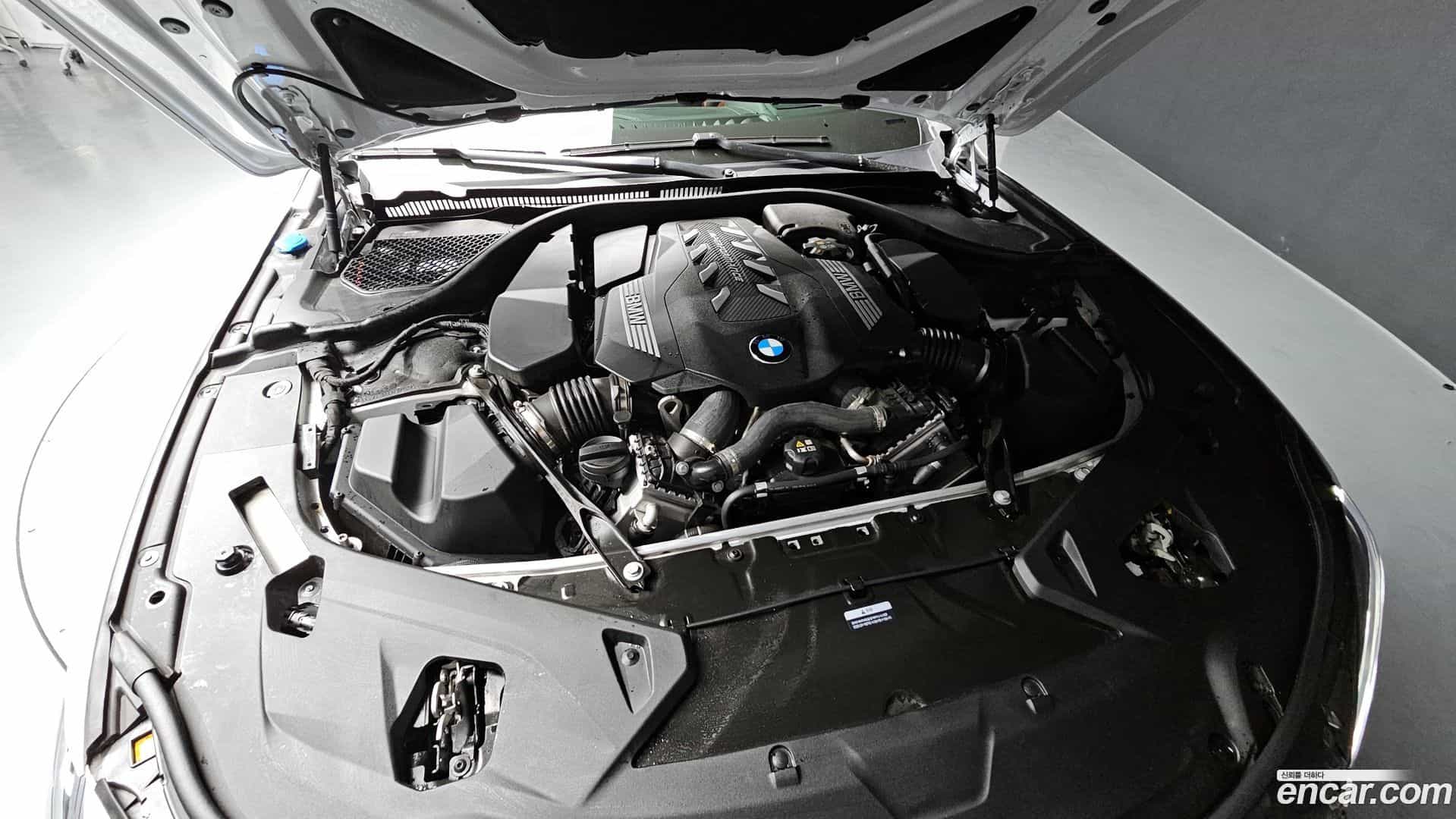 8-Series BMW 2025.4-OUTER-006