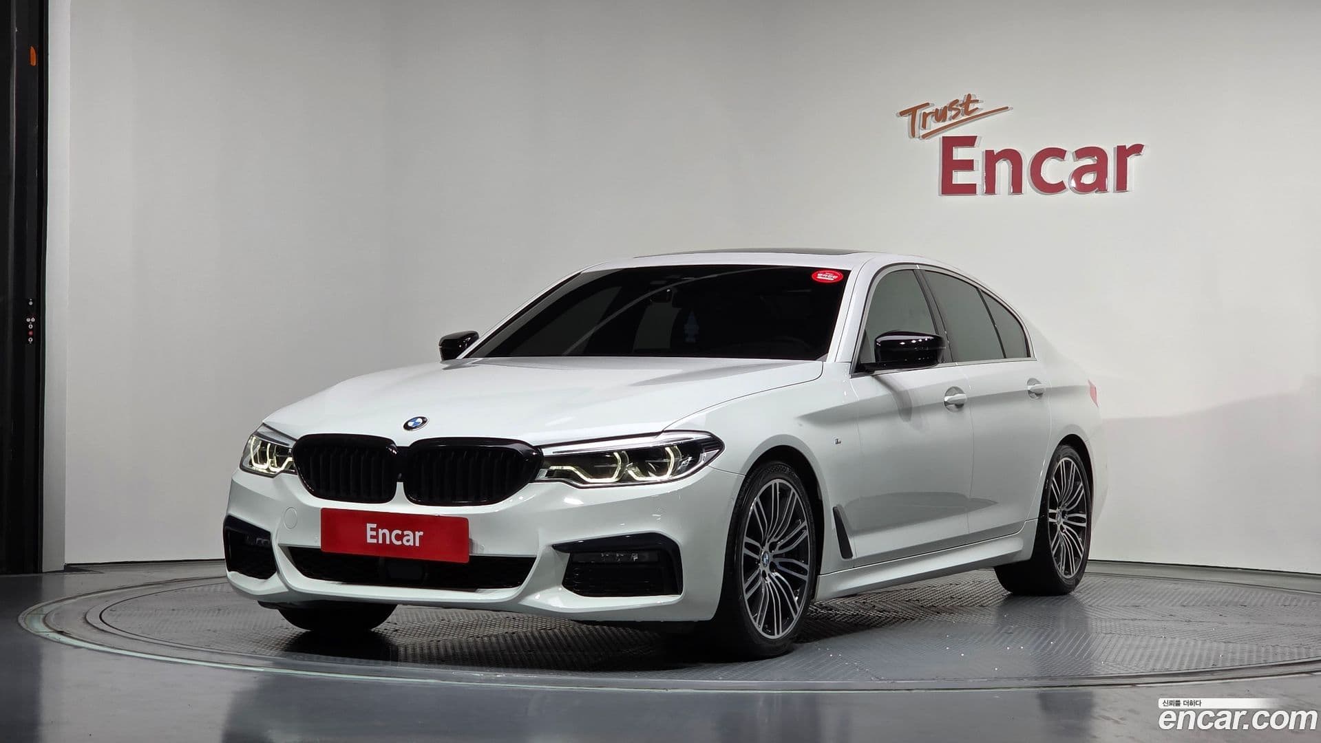 Main__Slider__Photo:5-Series BMW 2019.8-0
