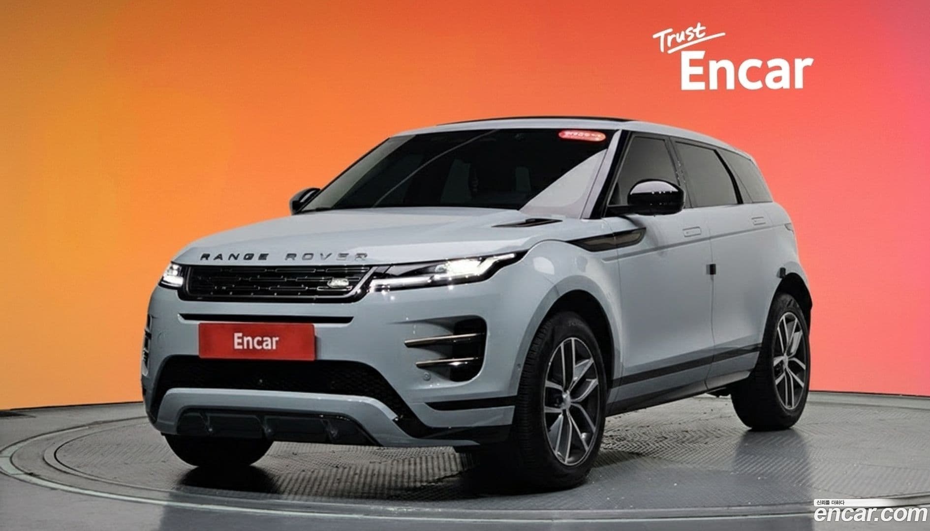 Main__Slider__Photo:Range Rover Evoque Land Rover 2024.10-0