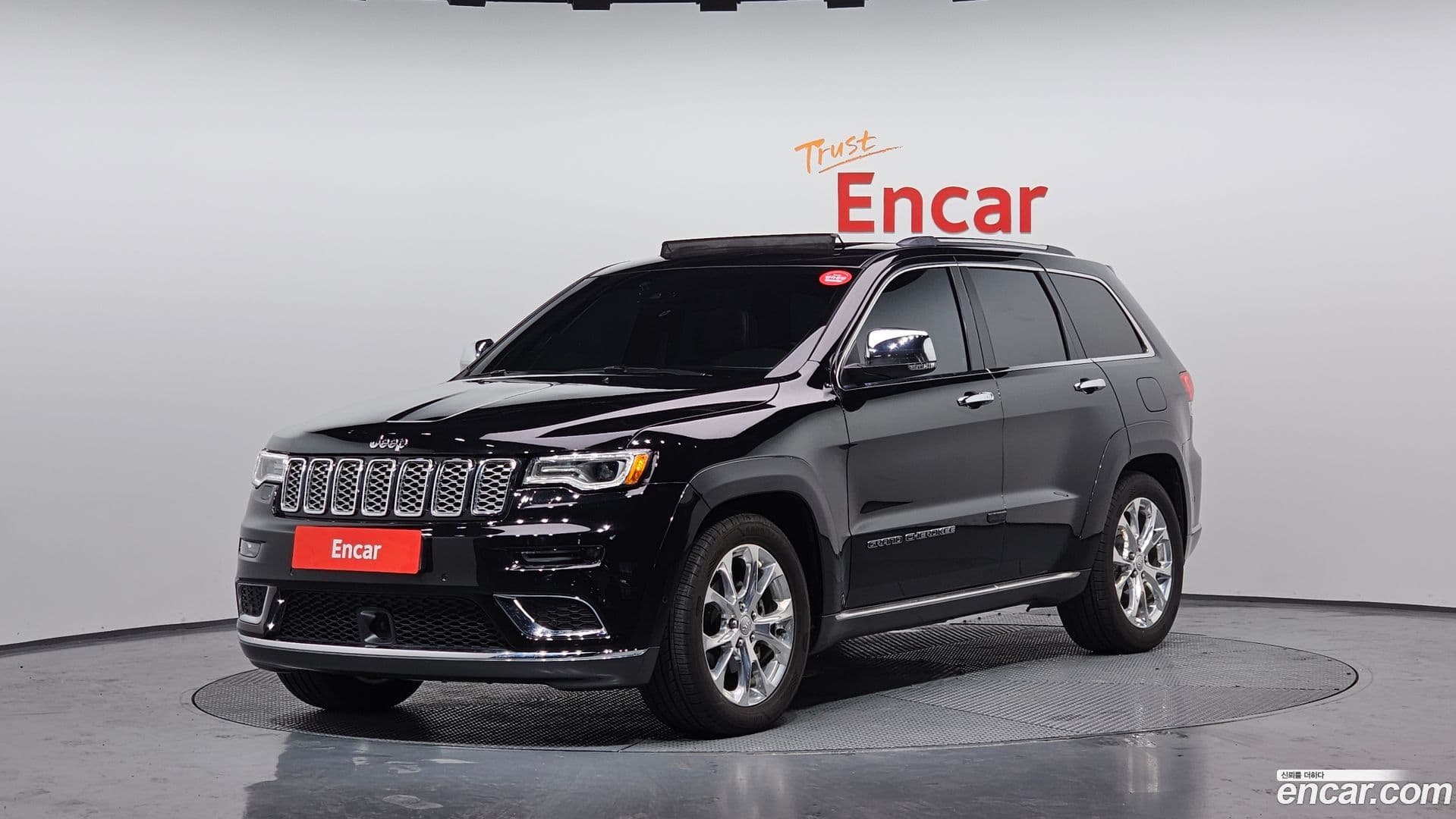 Main__Slider__Photo:Cherokee Jeep 2019.10-0