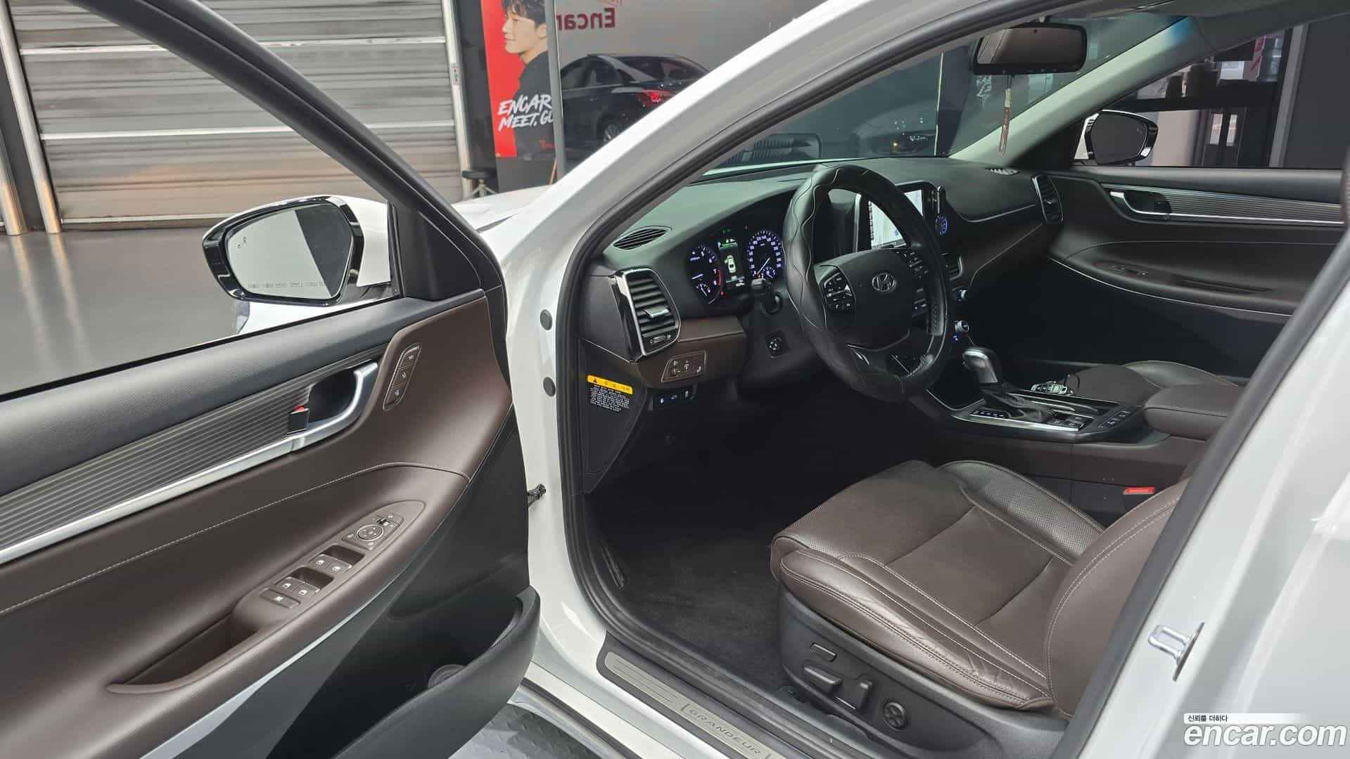 Grandeur Hyundai 2018.5-OPTION-015