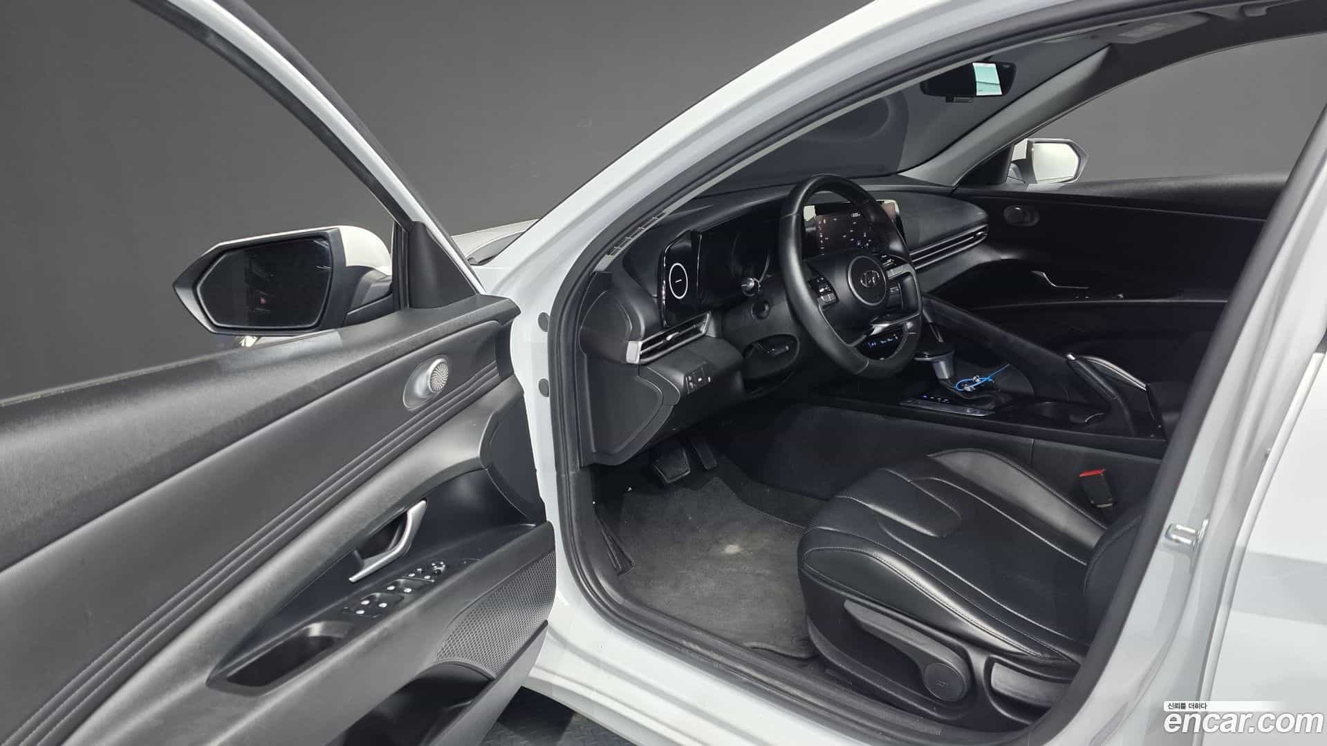 AVANTE Hyundai 2021.0-INNER-010
