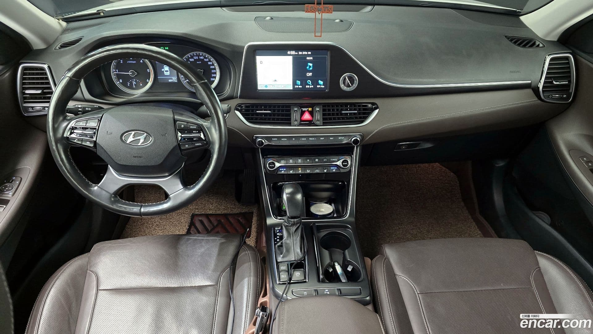 Main__Slider__Photo:Grandeur Hyundai 2017.5-6