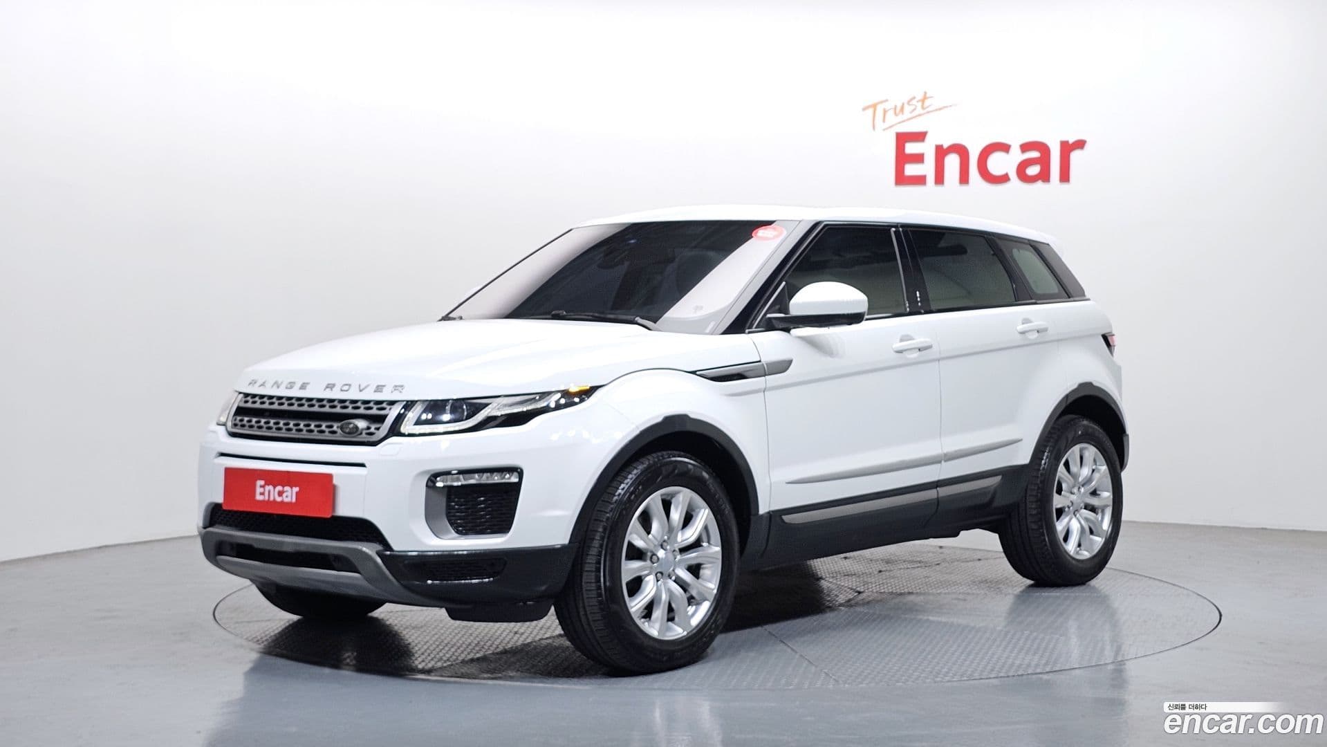 Main__Slider__Photo:Range Rover Evoque Land Rover 2017.5-0