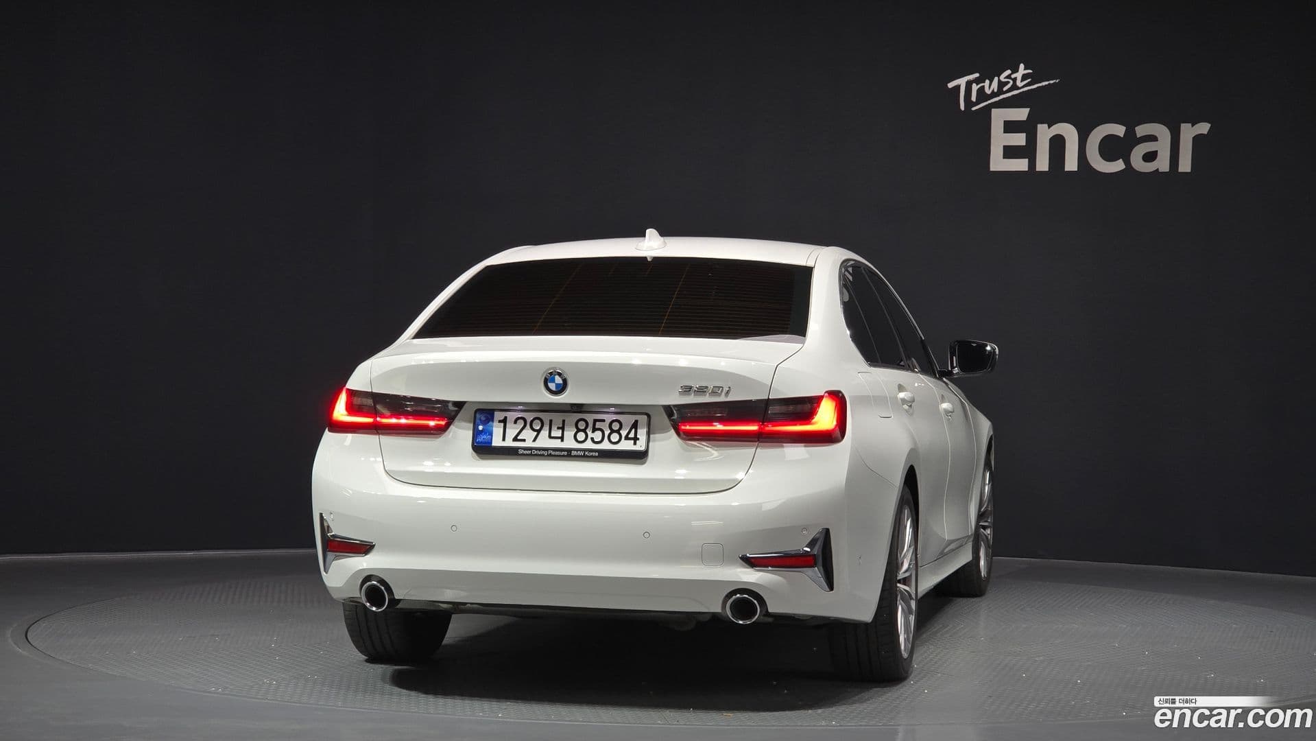 Main__Slider__Photo:3-Series BMW 2022.3-3