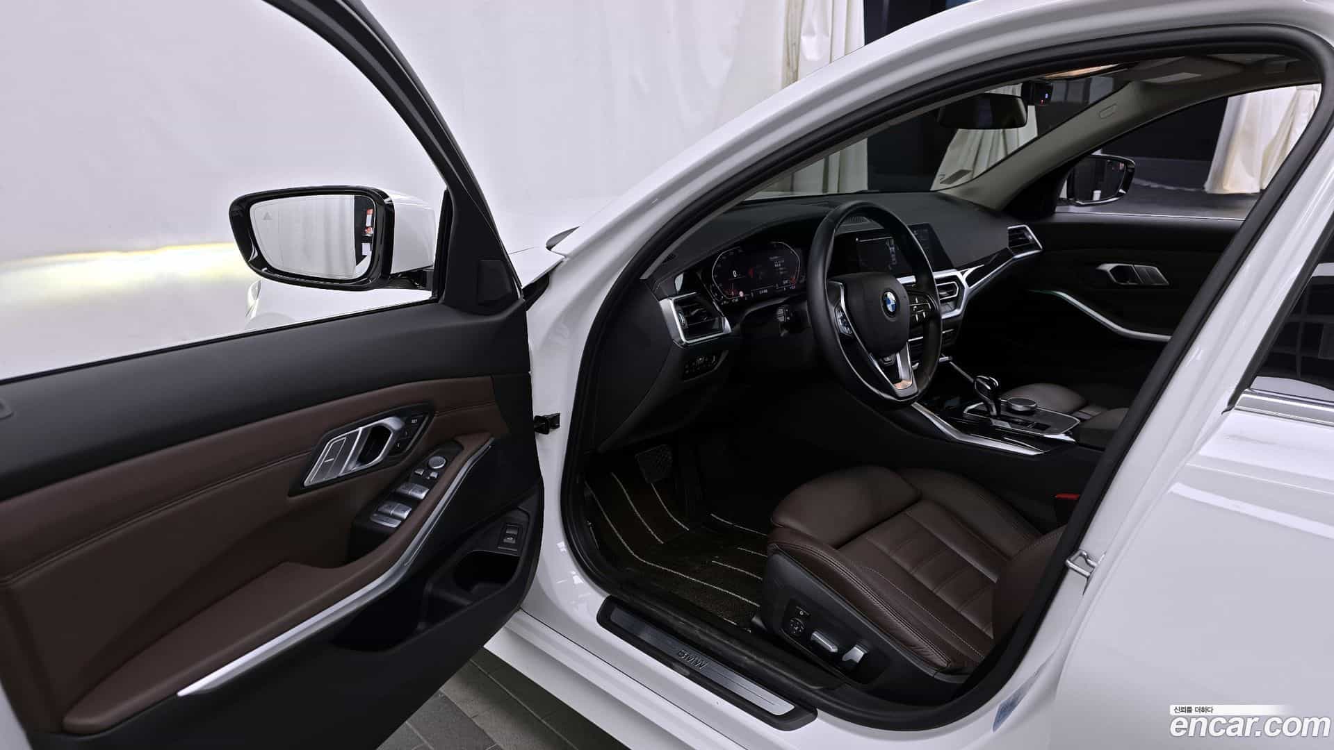 3-Series BMW 2022.3-INNER-010