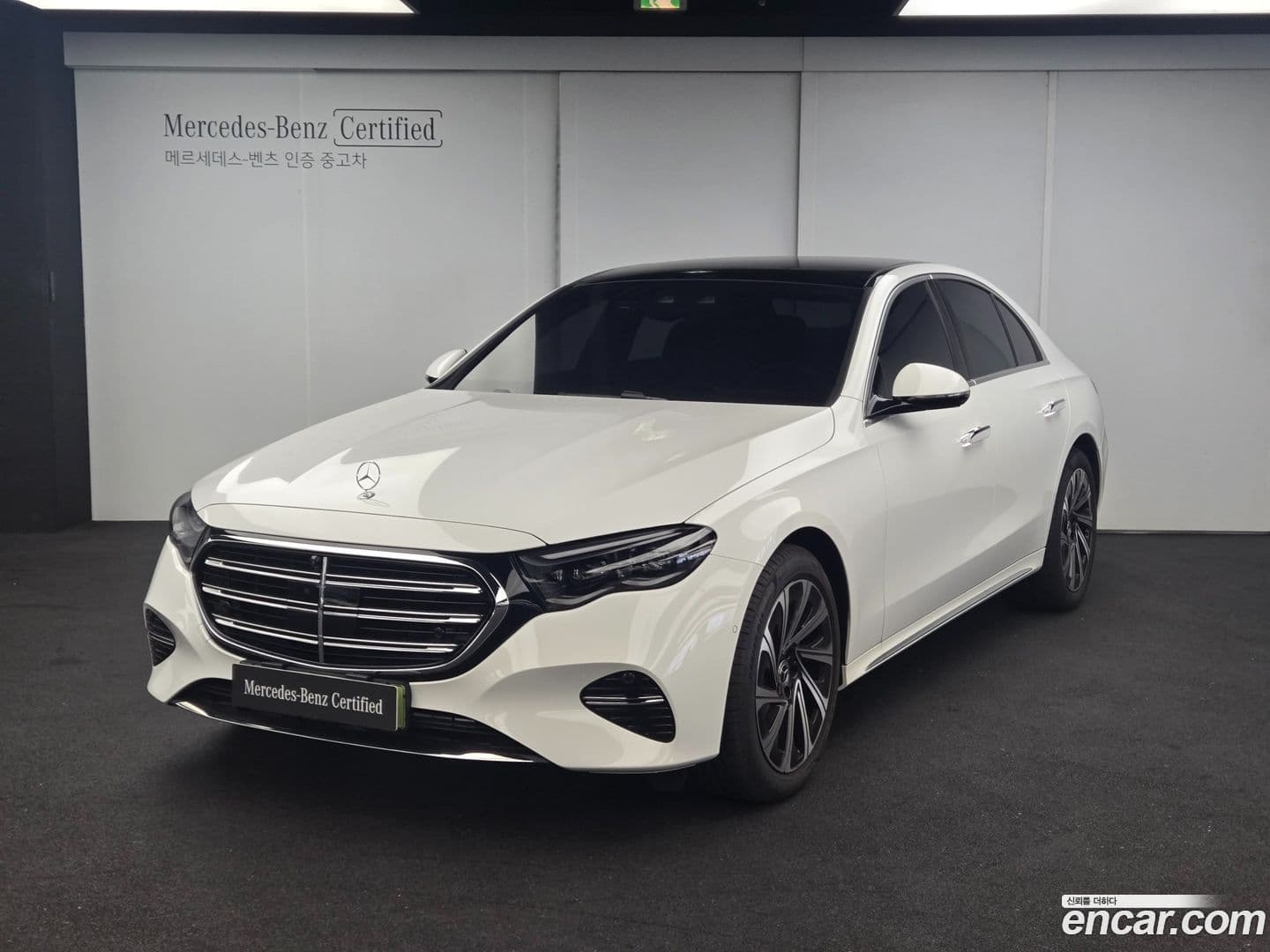 Main__Slider__Photo:E-Class Mercedes-Benz 2025.11-0