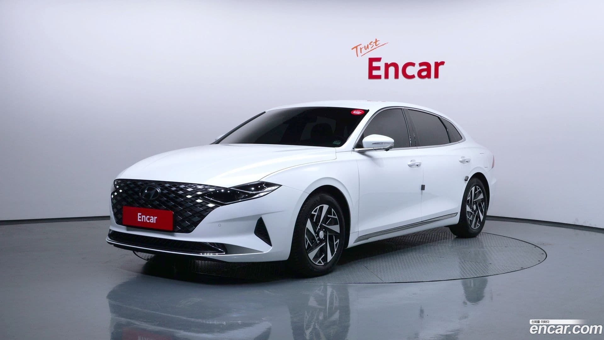 Main__Slider__Photo:Grandeur Hyundai 2021.11-0