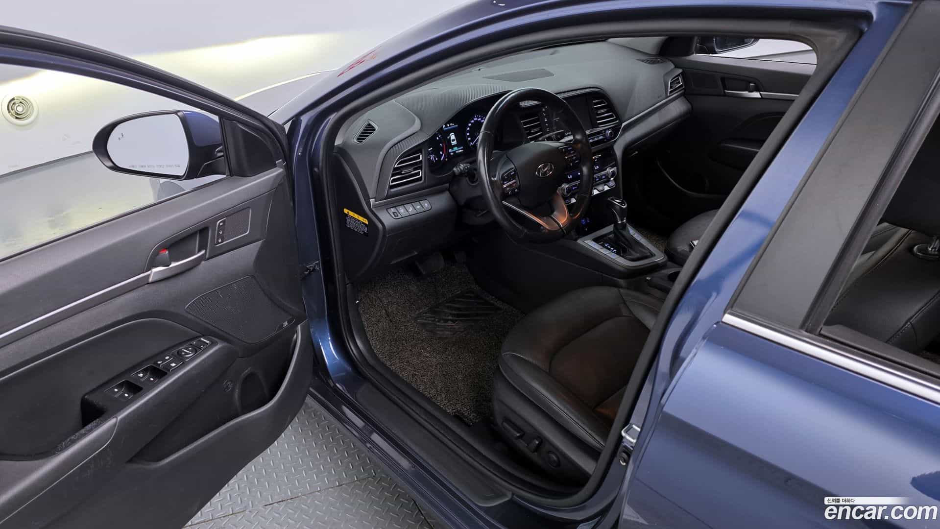 AVANTE Hyundai 2018.10-OPTION-015