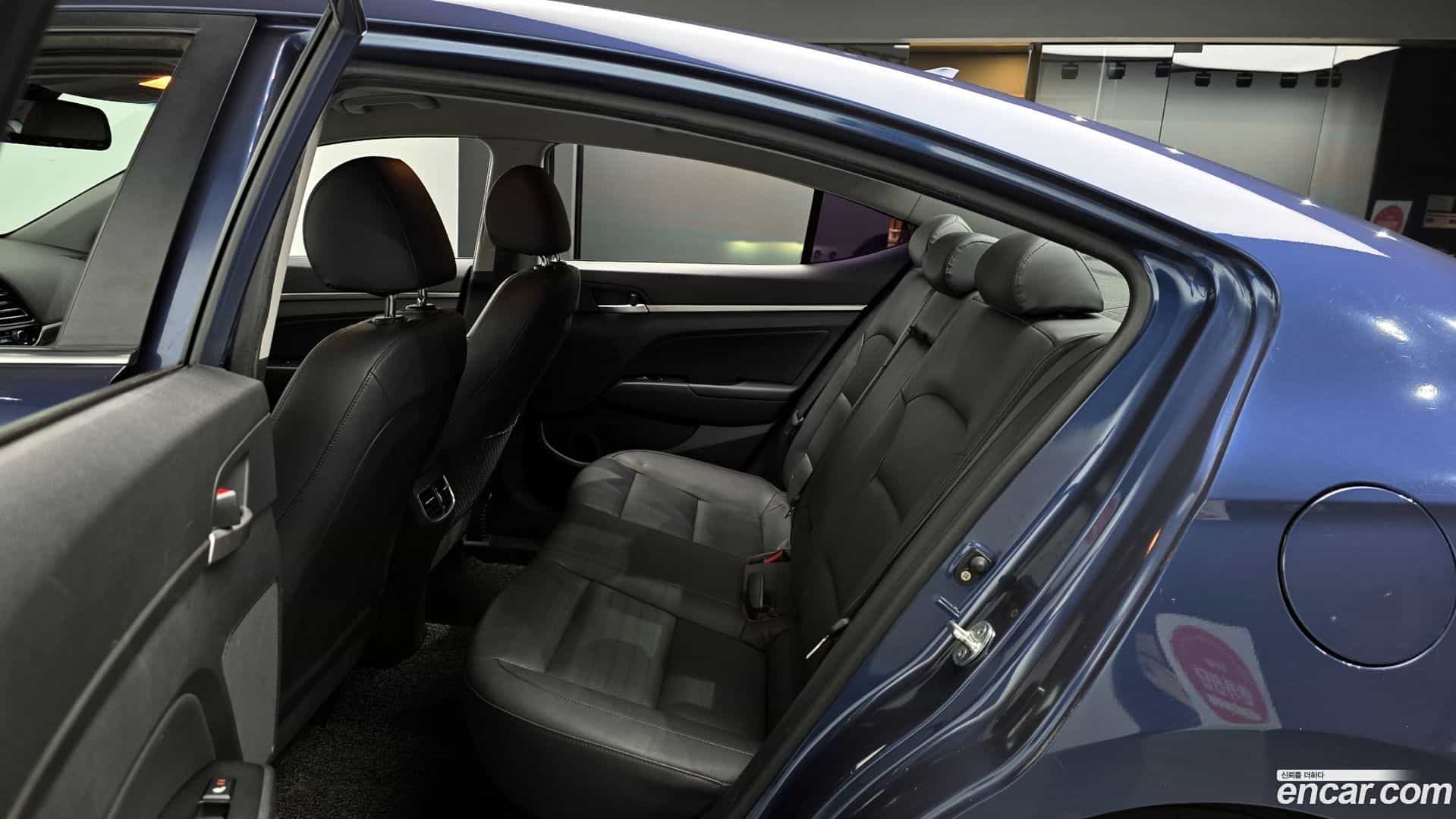 AVANTE Hyundai 2018.10-OPTION-016
