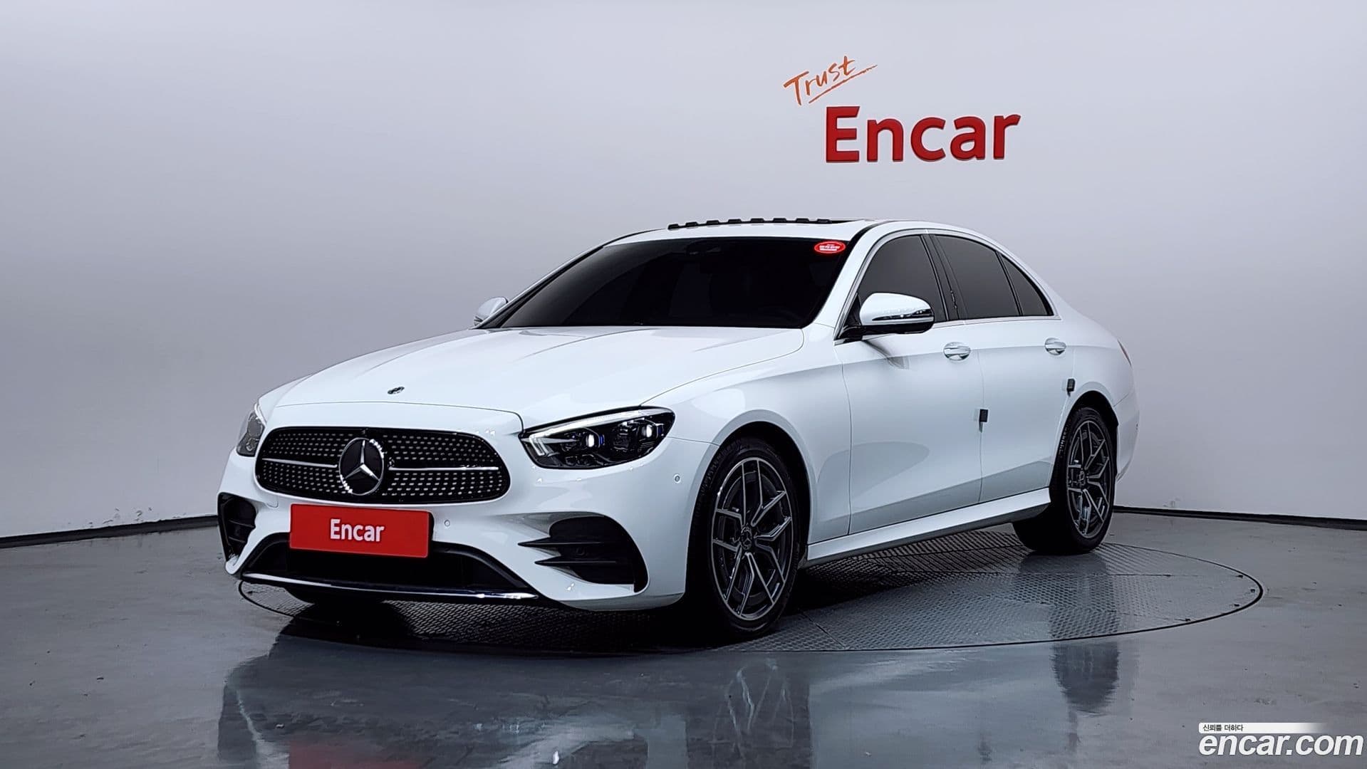 Main__Slider__Photo:E-Class Mercedes-Benz 2020.10-0