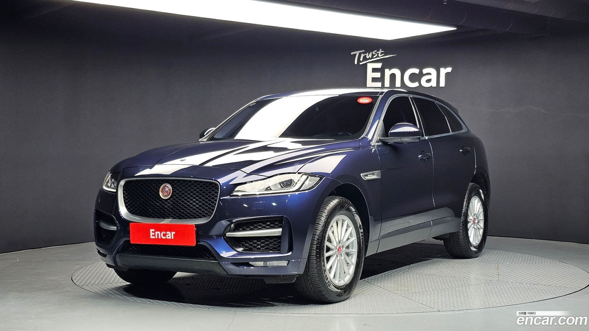 Main__Slider__Photo:F-PACE Jaguar 2016.9-0