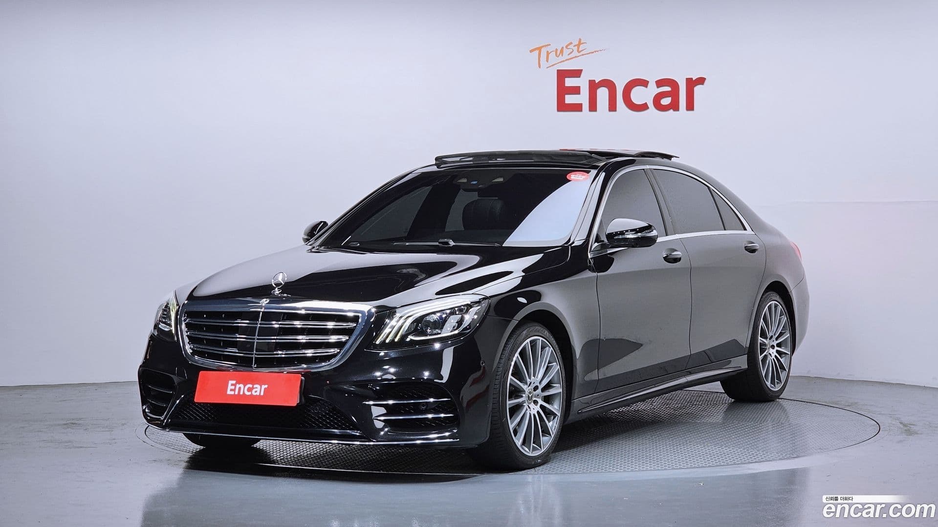 Main__Slider__Photo:S-Class Mercedes-Benz 2018.3-0