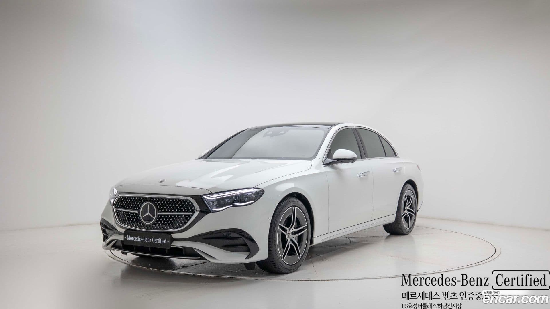 Main__Slider__Photo:E-Class Mercedes-Benz 2025.11-0