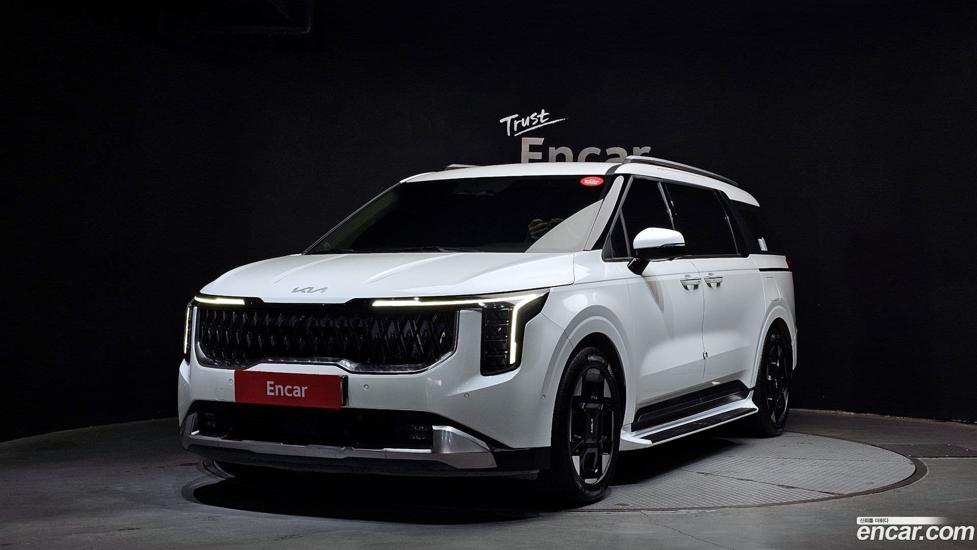 Main__Slider__Photo:Canival Kia 2024.4-0