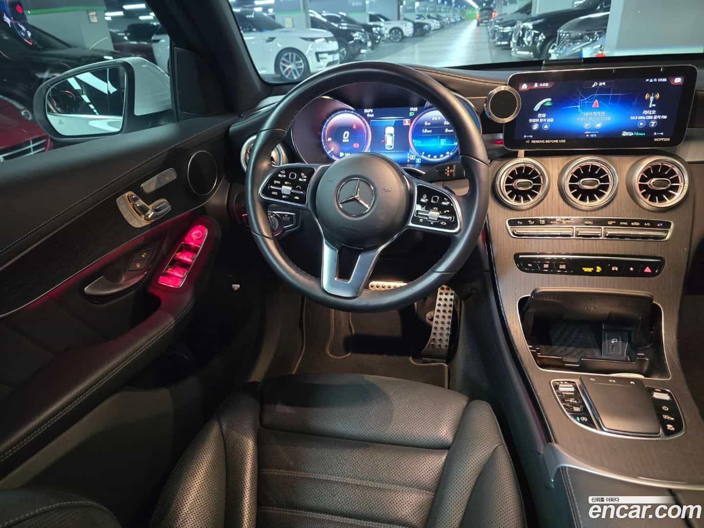 GLC-Class Mercedes-Benz 2023.2-INNER-010