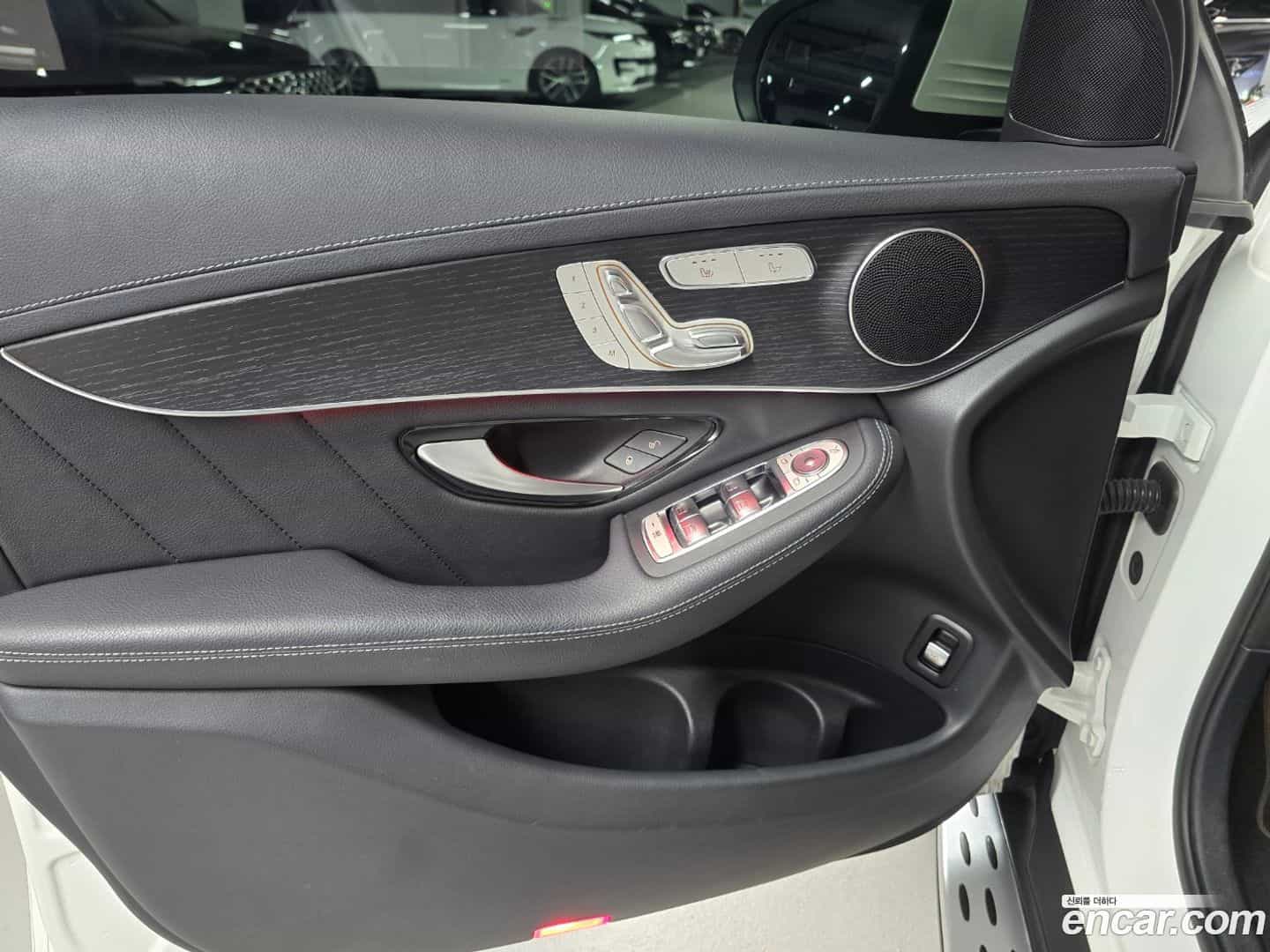 GLC-Class Mercedes-Benz 2023.2-OPTION-018