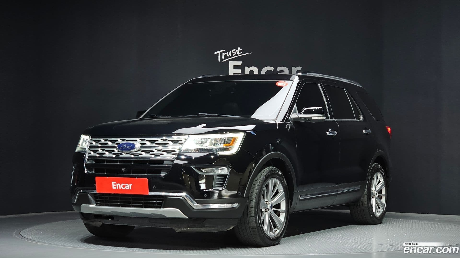 Main__Slider__Photo:Explorer Ford 2018.11-0