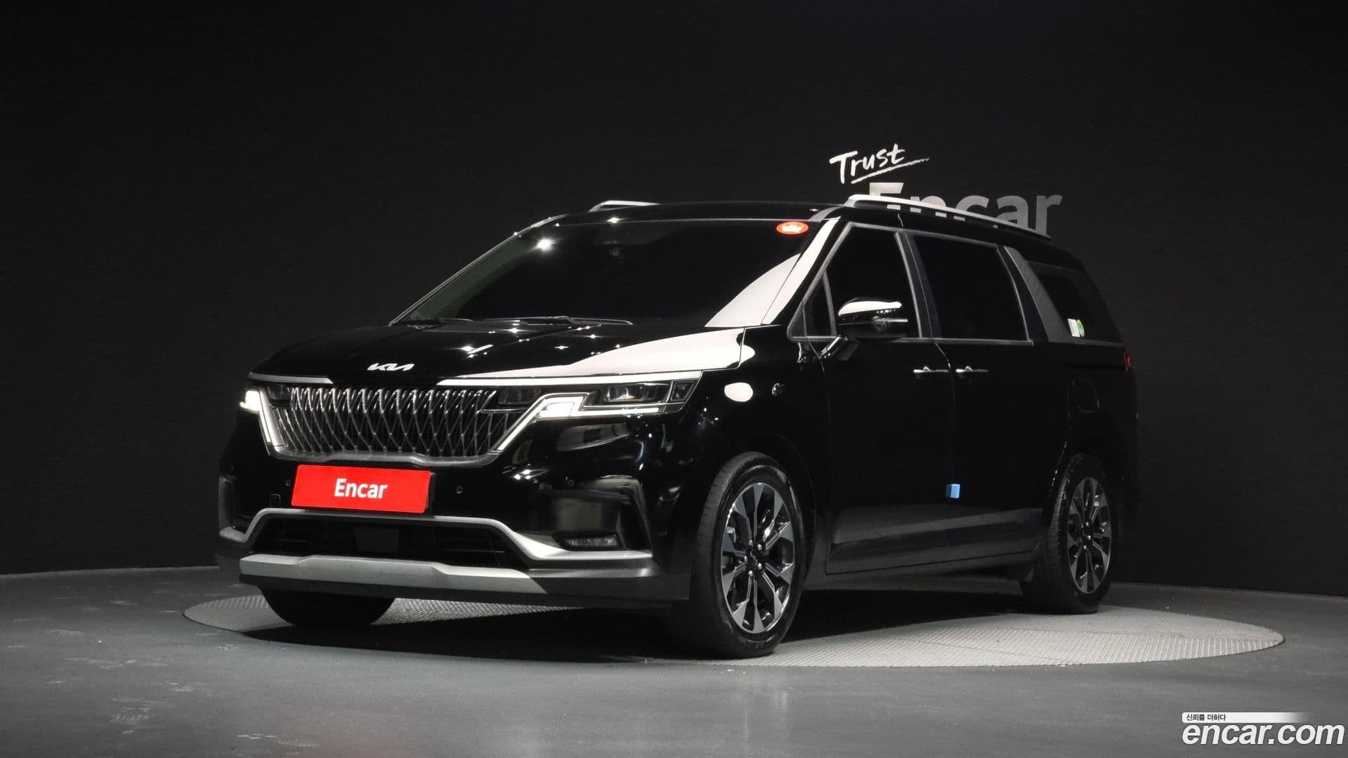 Main__Slider__Photo:Canival Kia 2023.2-0