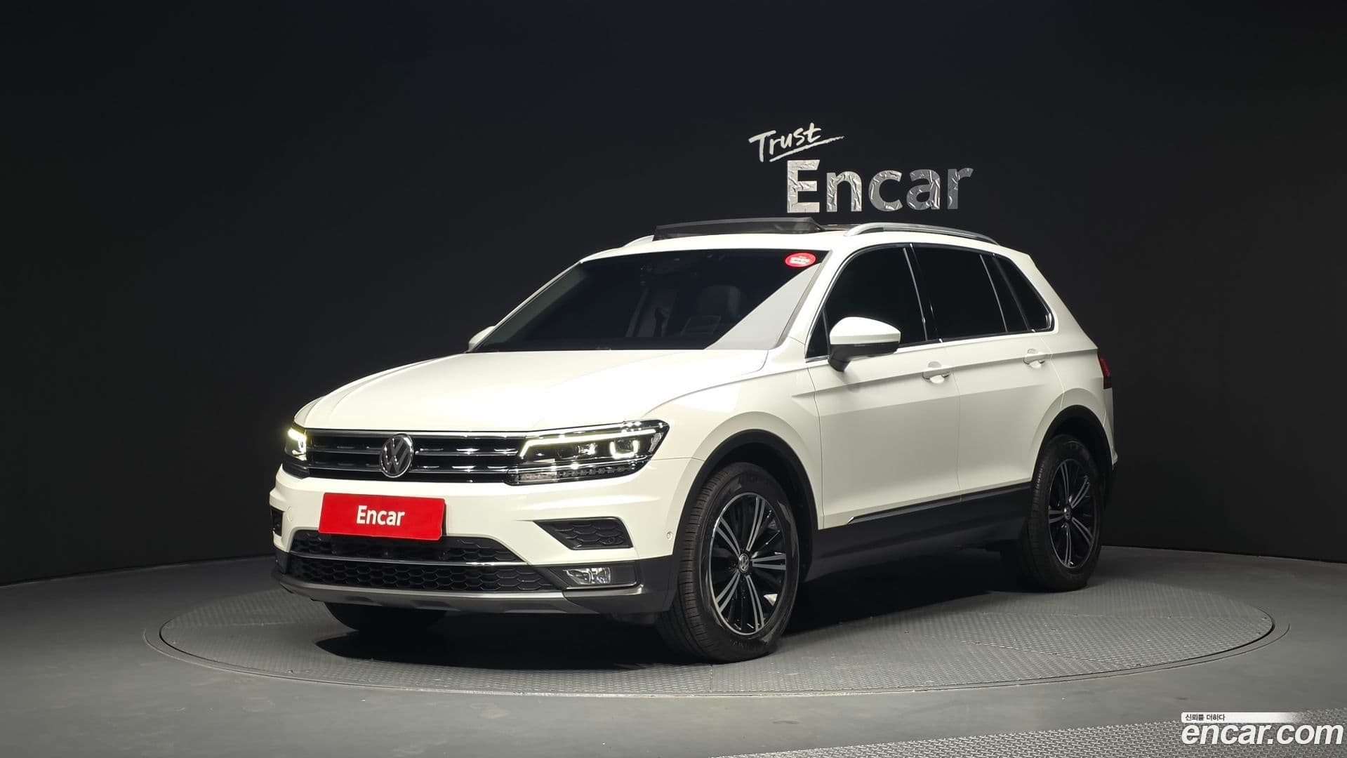 Main__Slider__Photo:Tiguan Volkswagen 2020.4-0