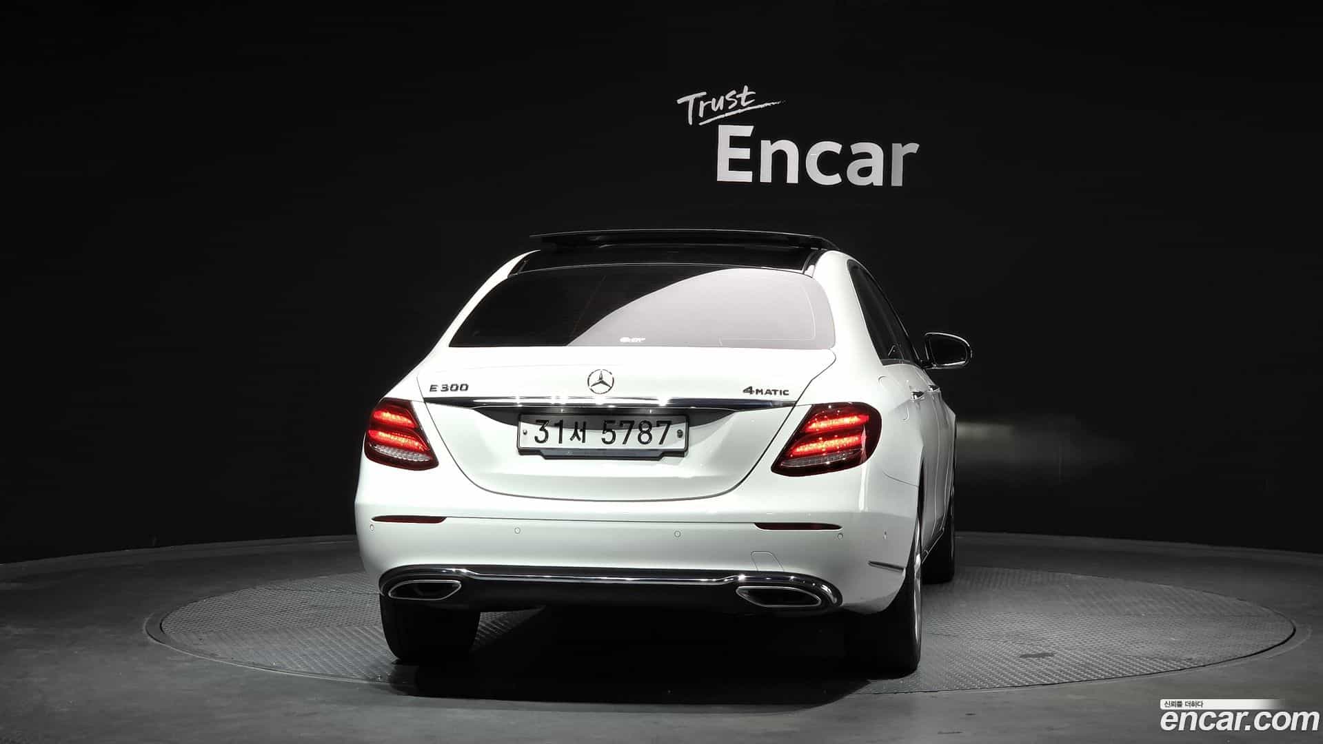 E-Class Mercedes-Benz 2019.0-OUTER-004
