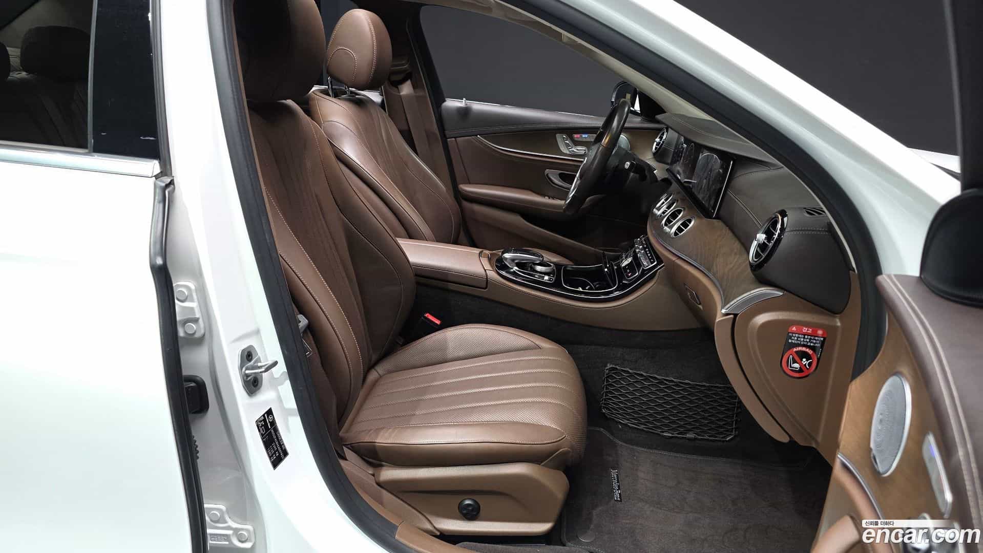 E-Class Mercedes-Benz 2019.0-INNER-010