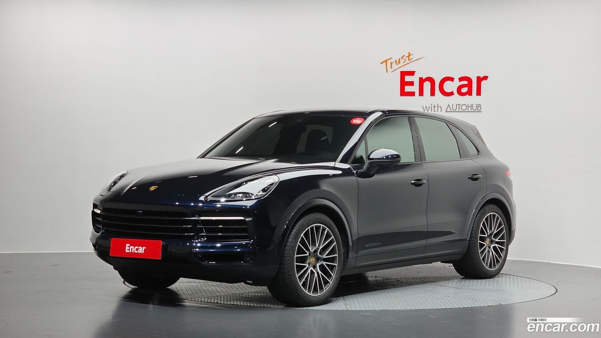 Main__Slider__Photo:Cayenne Porsche 2021.1-0
