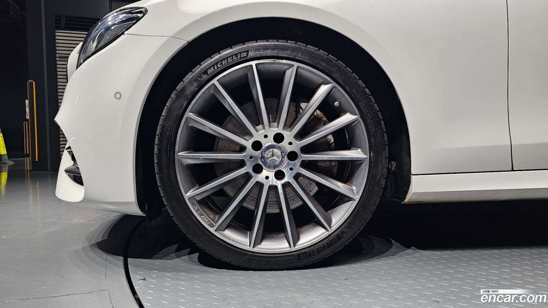 Main__Slider__Photo:E-Class Mercedes-Benz 2017.5-4