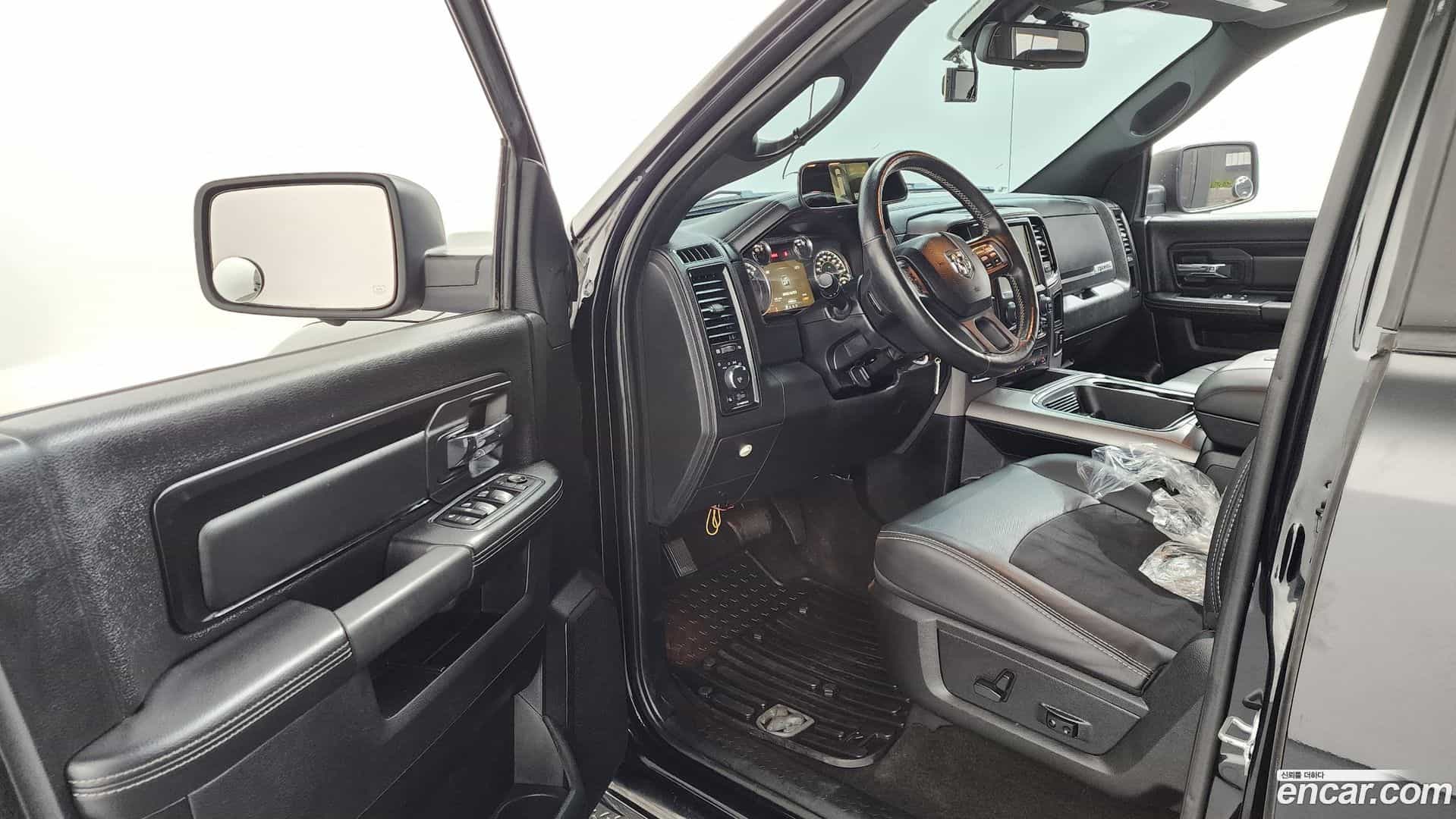 Ram Pick Up Dodge 2017.11-INNER-010