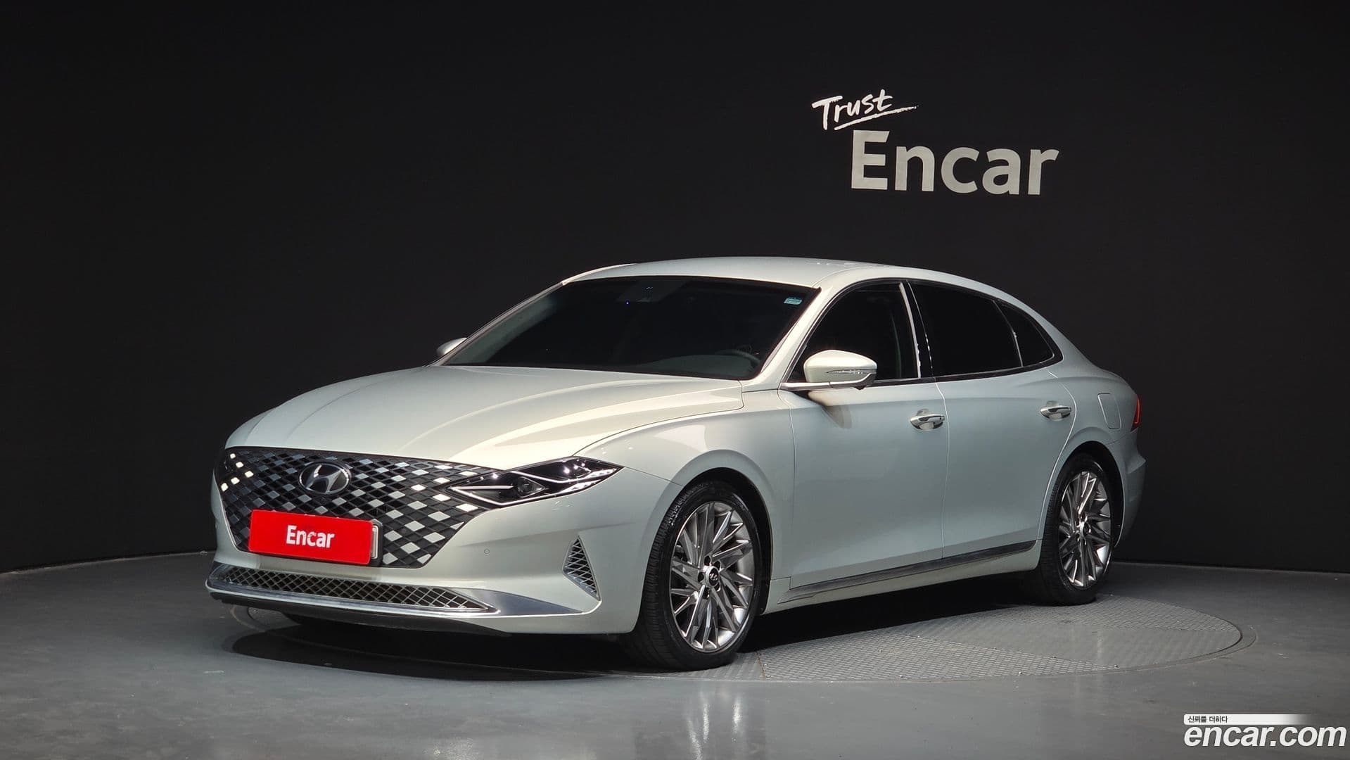 Main__Slider__Photo:Grandeur Hyundai 2020.8-0