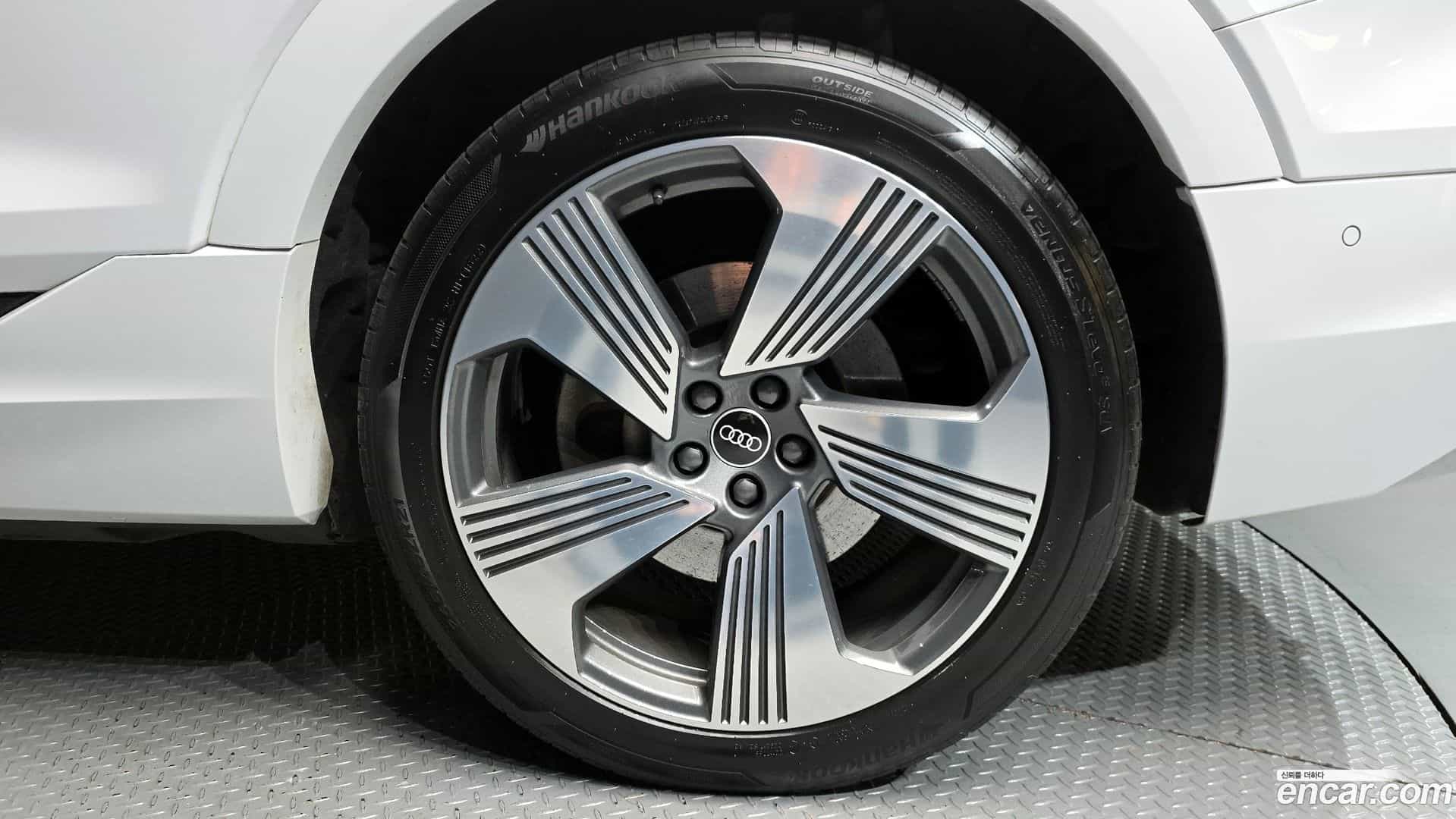 e-tron Audi 2021.10-OUTER-005