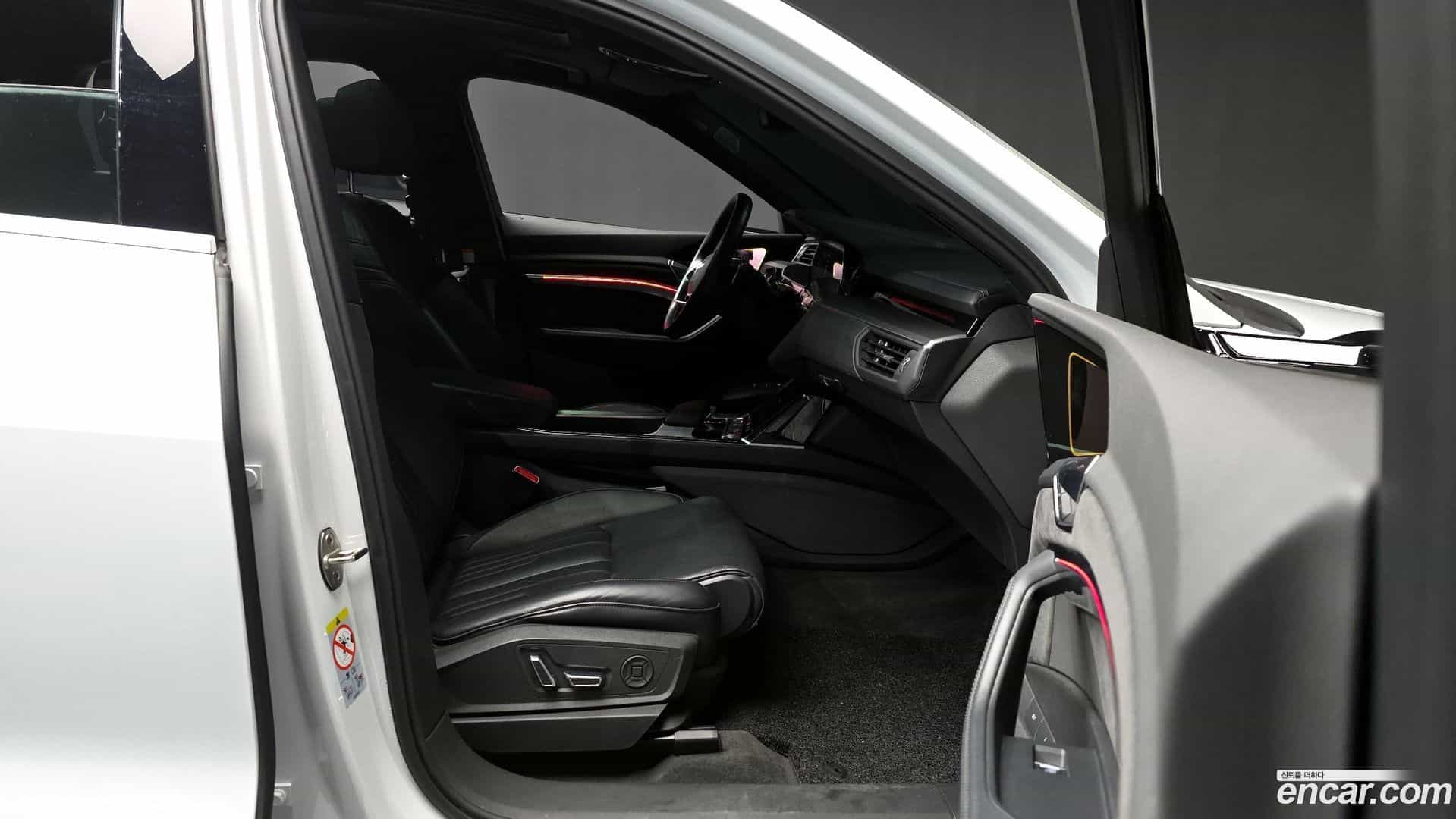 e-tron Audi 2021.10-OPTION-015