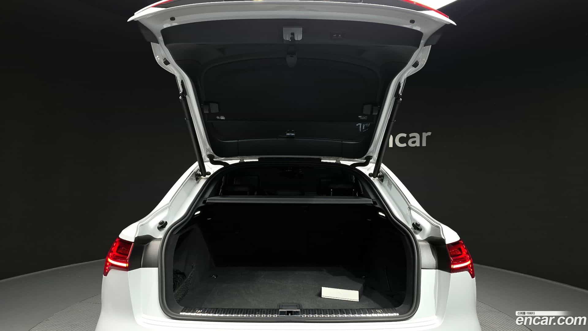 e-tron Audi 2021.10-OPTION-024