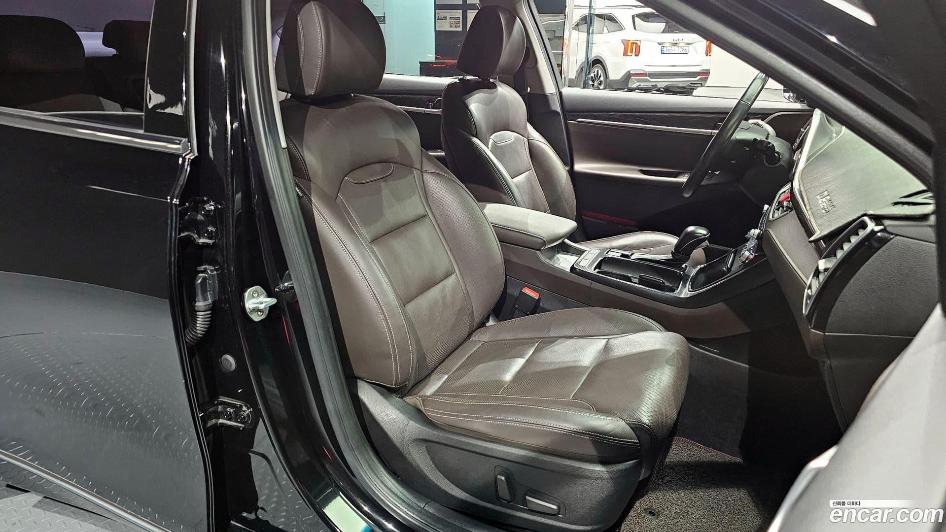 Main__Slider__Photo:Grandeur Hyundai 2018.4-9