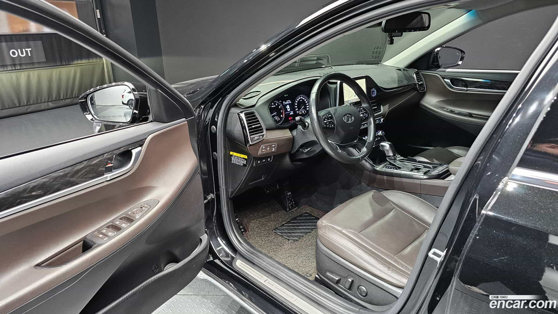 Grandeur Hyundai 2018.4-OPTION-015