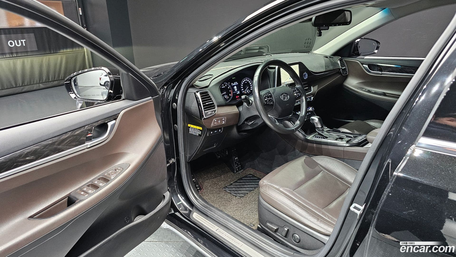 Main__Slider__Photo:Grandeur Hyundai 2018.4-10