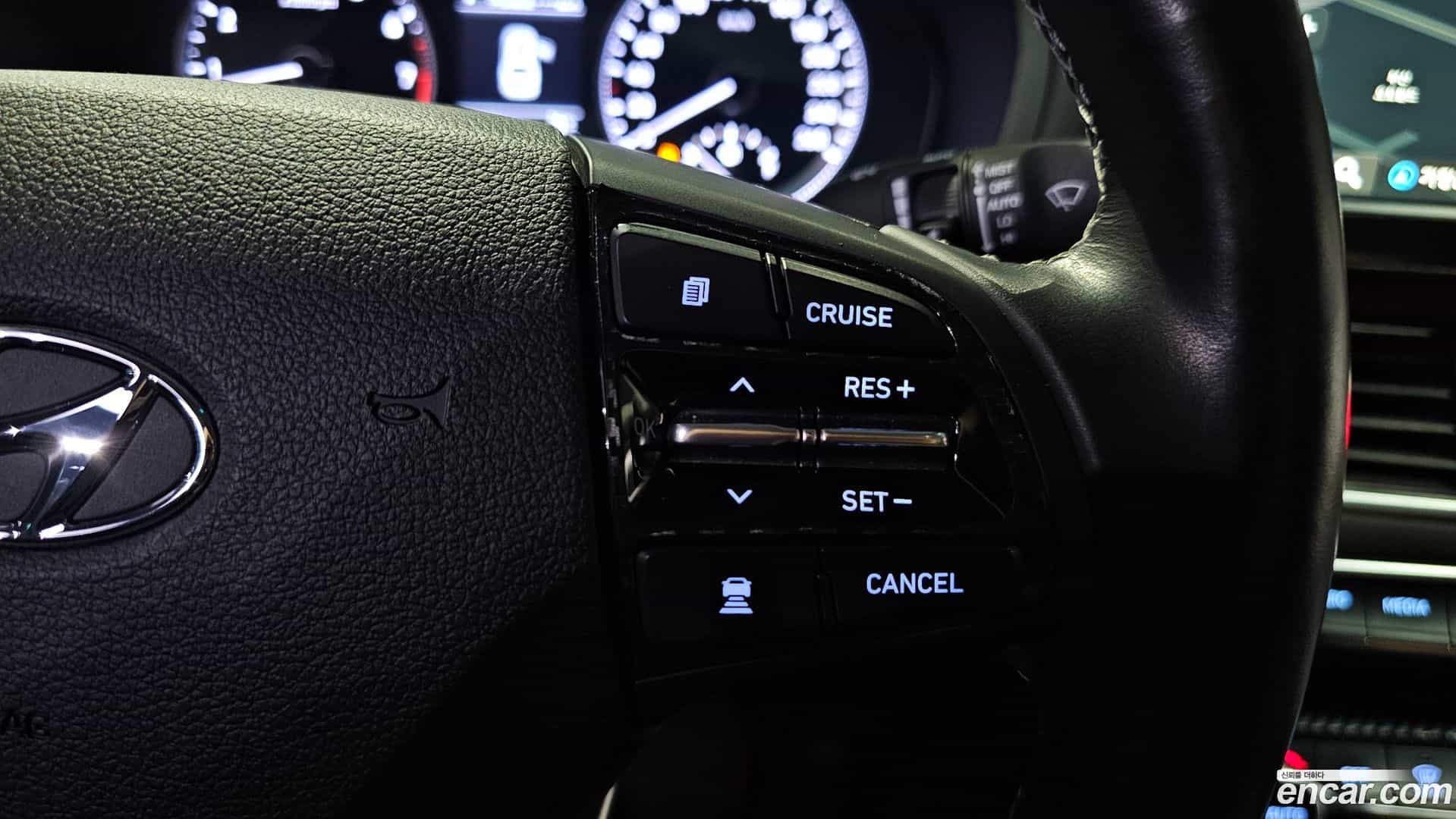 Grandeur Hyundai 2018.4-OPTION-024