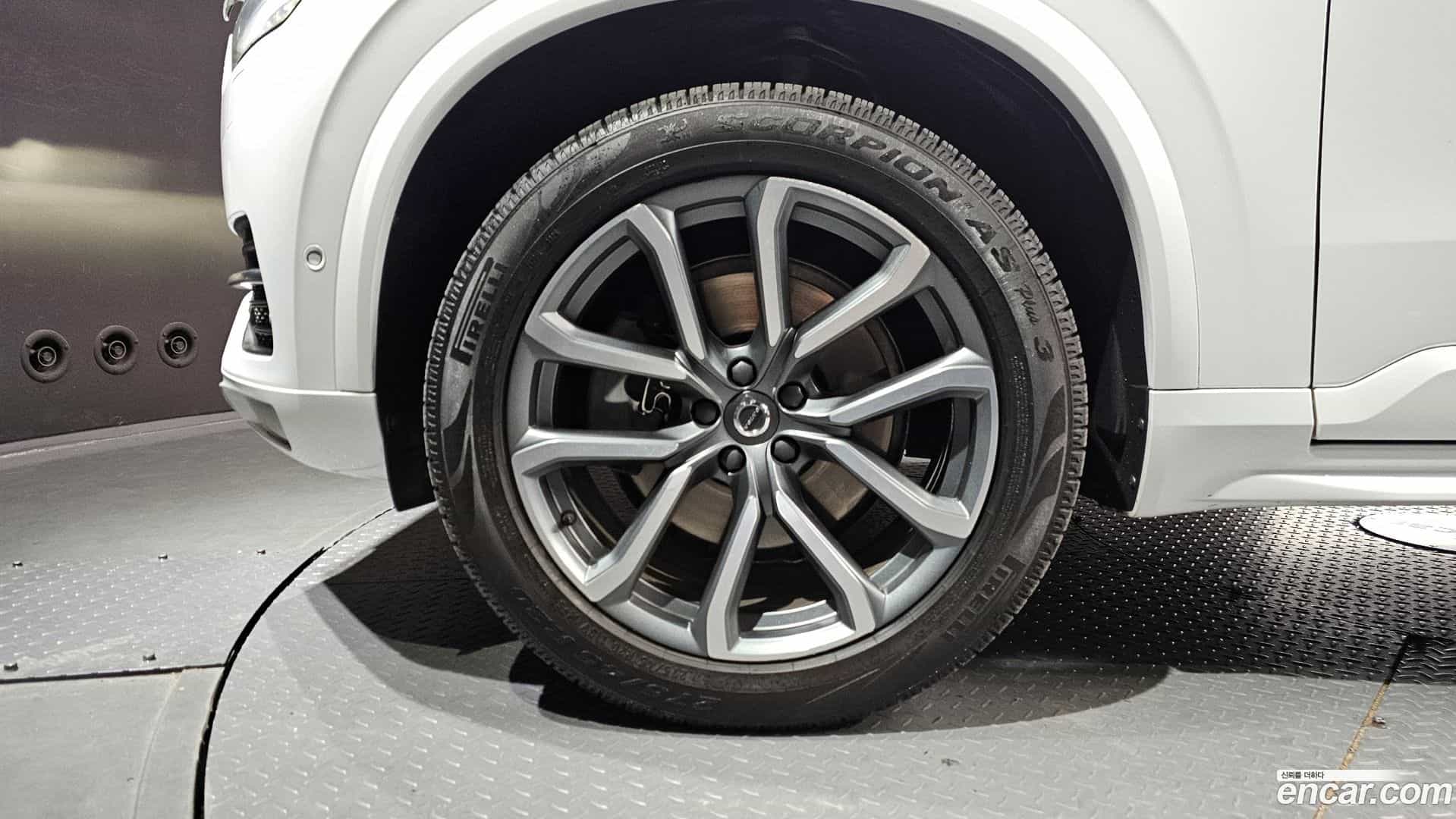 XC90 Volvo 2019.0-OUTER-005