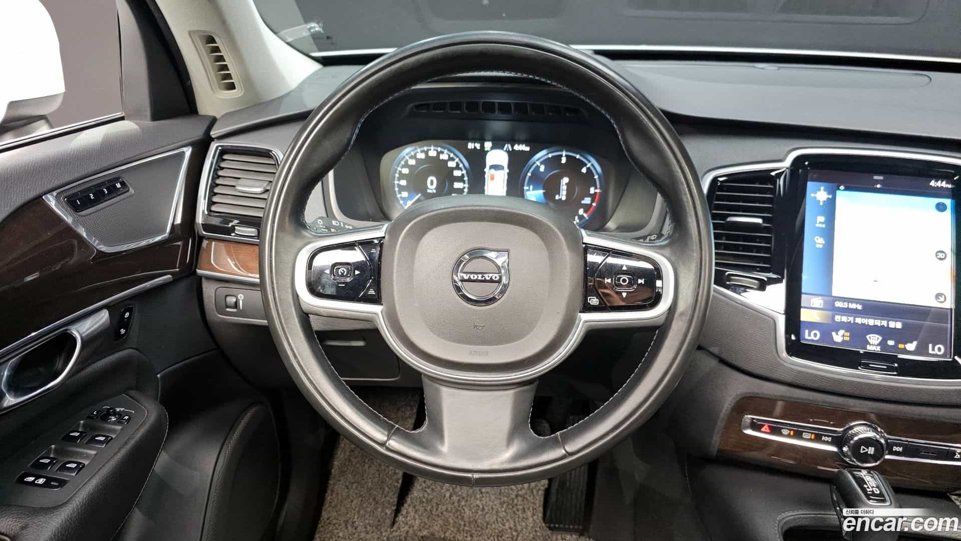 XC90 Volvo 2019.0-OPTION-017