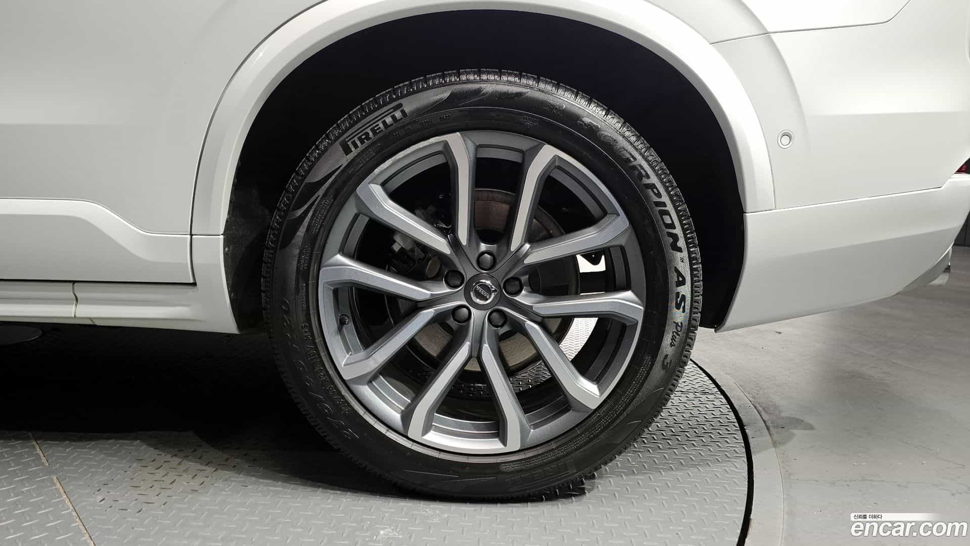 XC90 Volvo 2019.0-OUTER-031