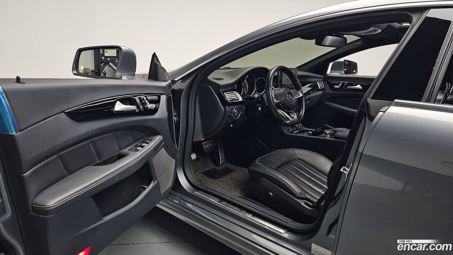 Main__Slider__Photo:CLS-Class Mercedes-Benz 2017.8-9
