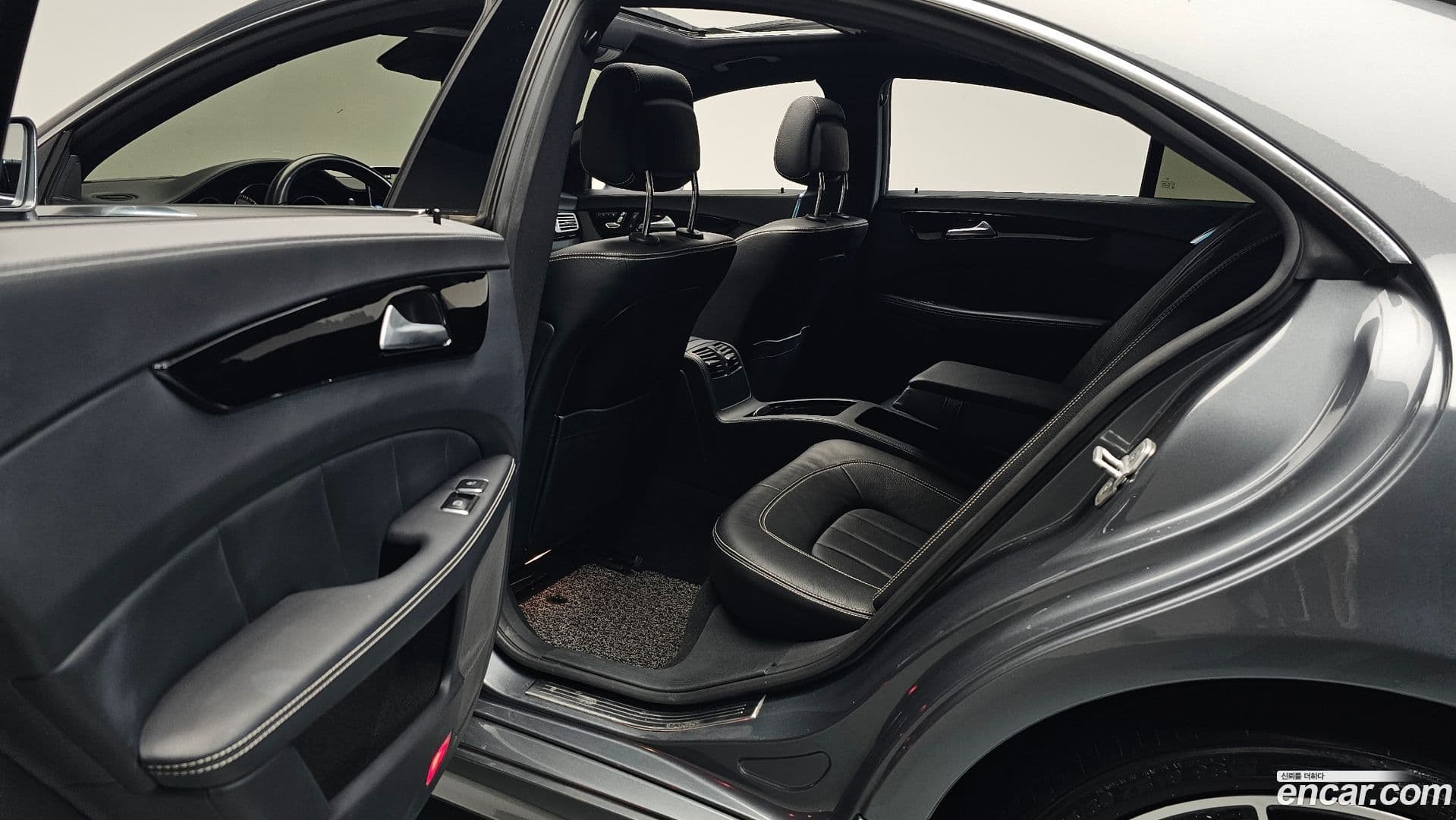 Main__Slider__Photo:CLS-Class Mercedes-Benz 2017.8-11