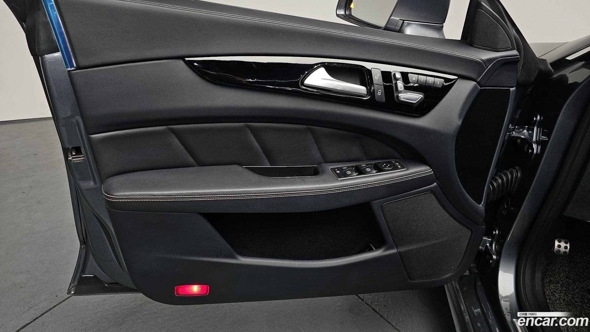 Main__Slider__Photo:CLS-Class Mercedes-Benz 2017.8-24