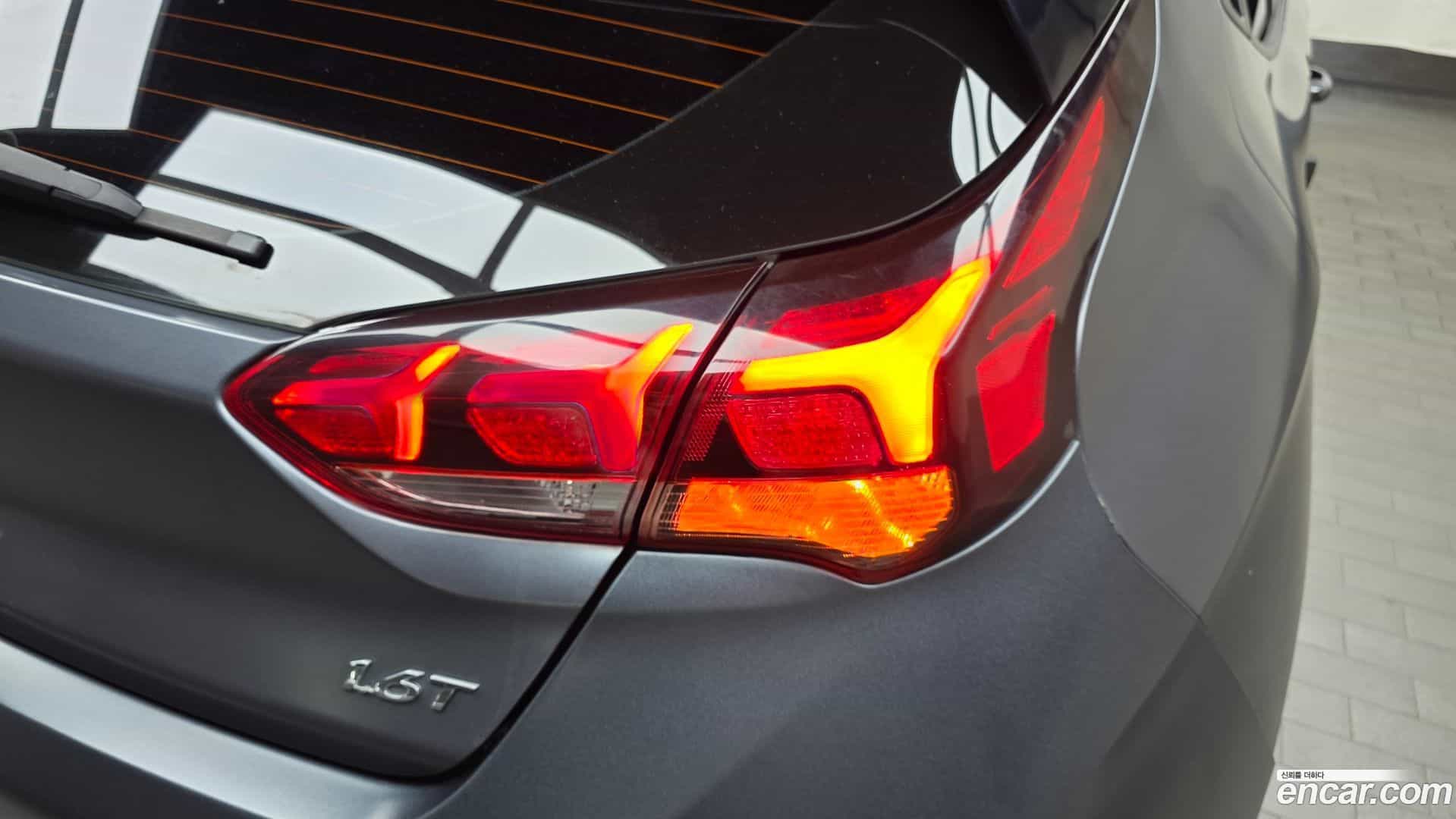 Veloster Hyundai 2018.11-OUTER-033