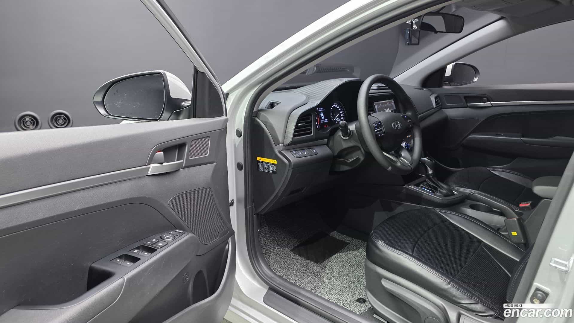 AVANTE Hyundai 2019.2-INNER-010
