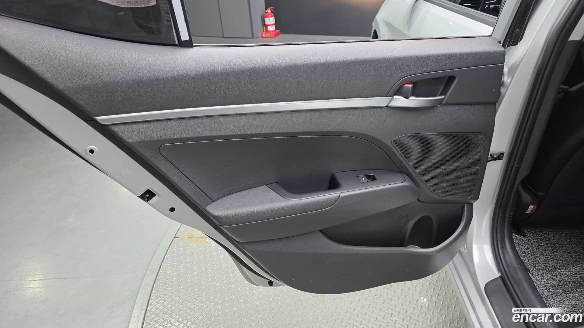 AVANTE Hyundai 2019.2-INNER-035