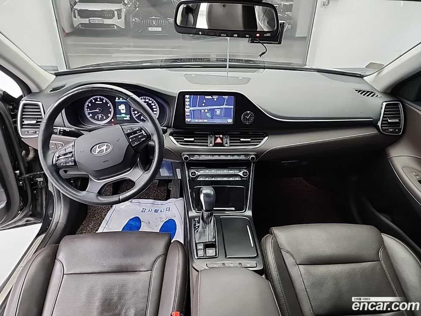 Grandeur Hyundai 2018.10-INNER-007